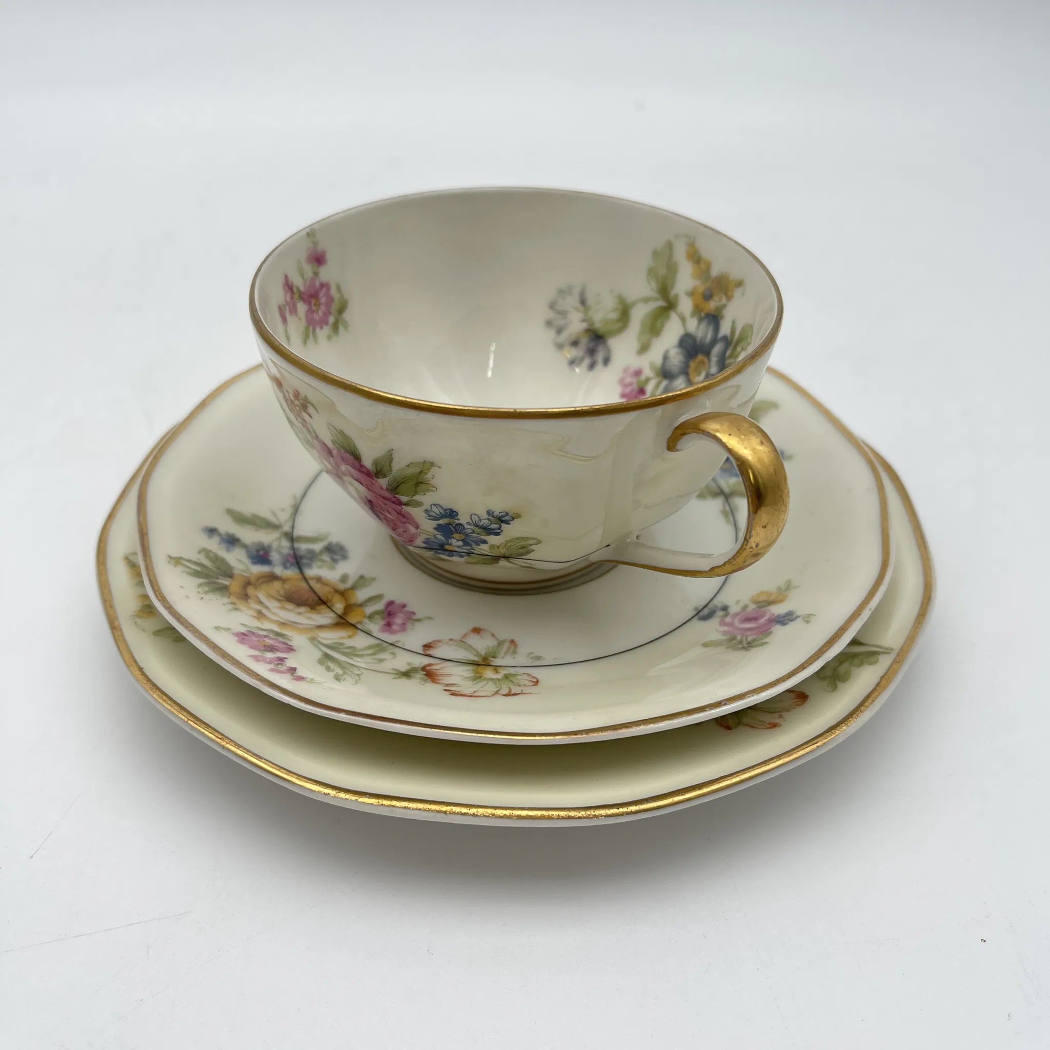 [Antique] Trio 2P / Theodore Haviland / Nosegay / Estimated early middle 20C / Porcelain / France / Bouquet, gold color