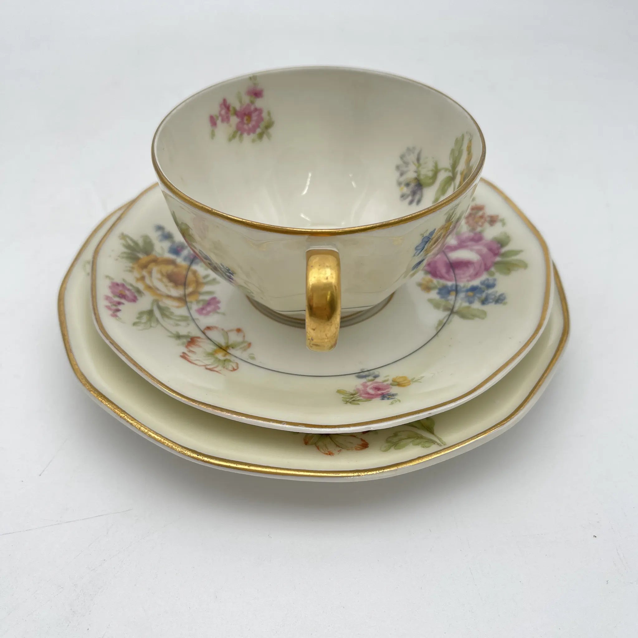 [Antique] Trio 2P / Theodore Haviland / Nosegay / Estimated early middle 20C / Porcelain / France / Bouquet, gold color
