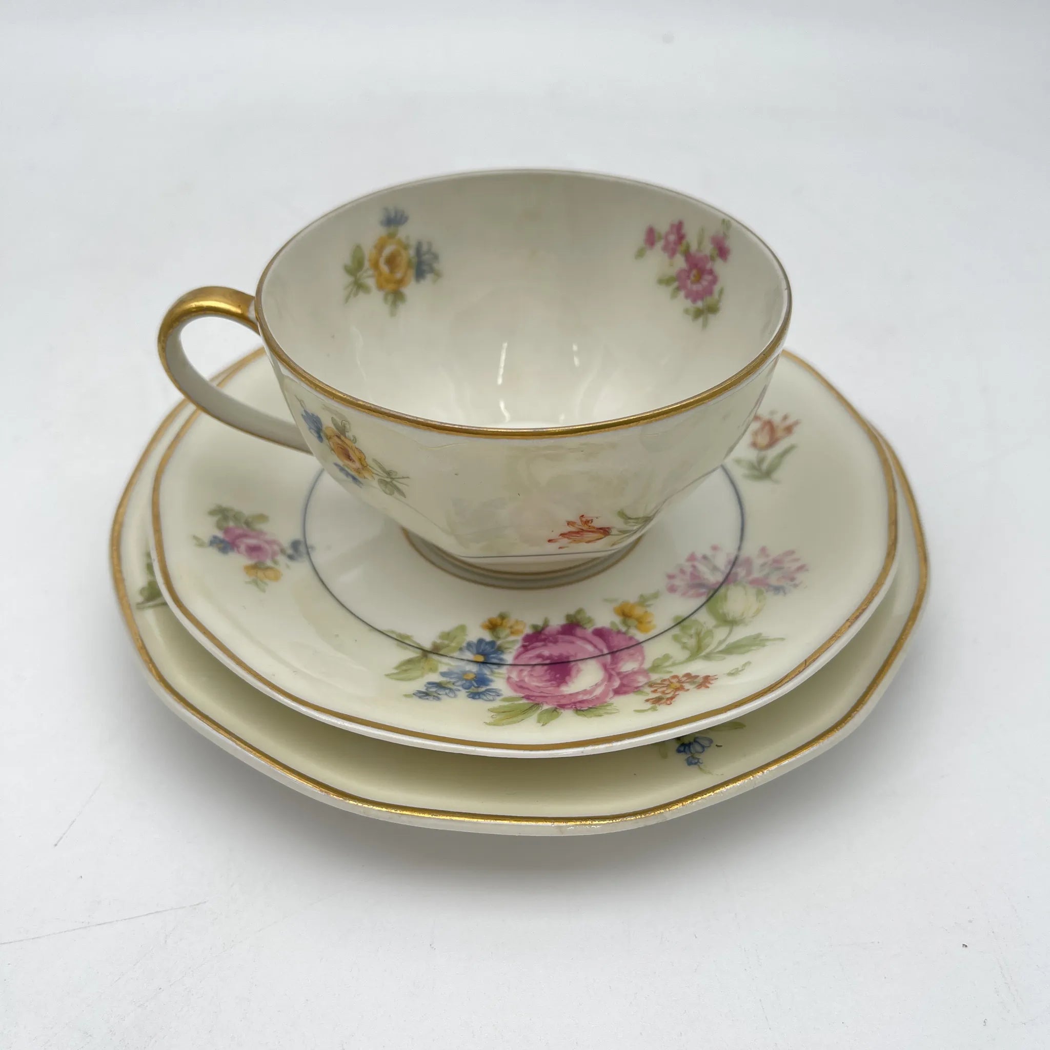 [Antique] Trio 2P / Theodore Haviland / Nosegay / Estimated early middle 20C / Porcelain / France / Bouquet, gold color