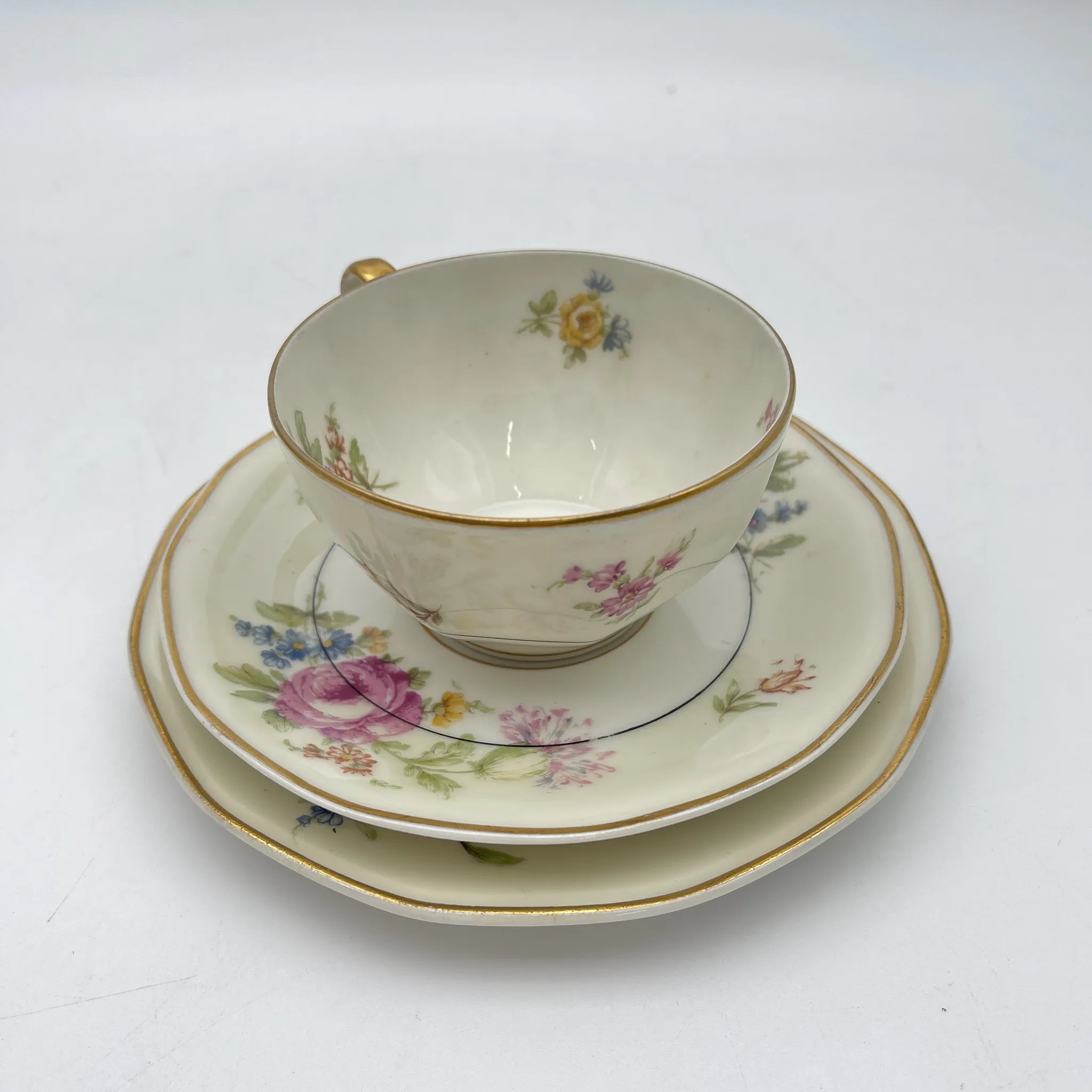 [Antique] Trio 2P / Theodore Haviland / Nosegay / Estimated early middle 20C / Porcelain / France / Bouquet, gold color