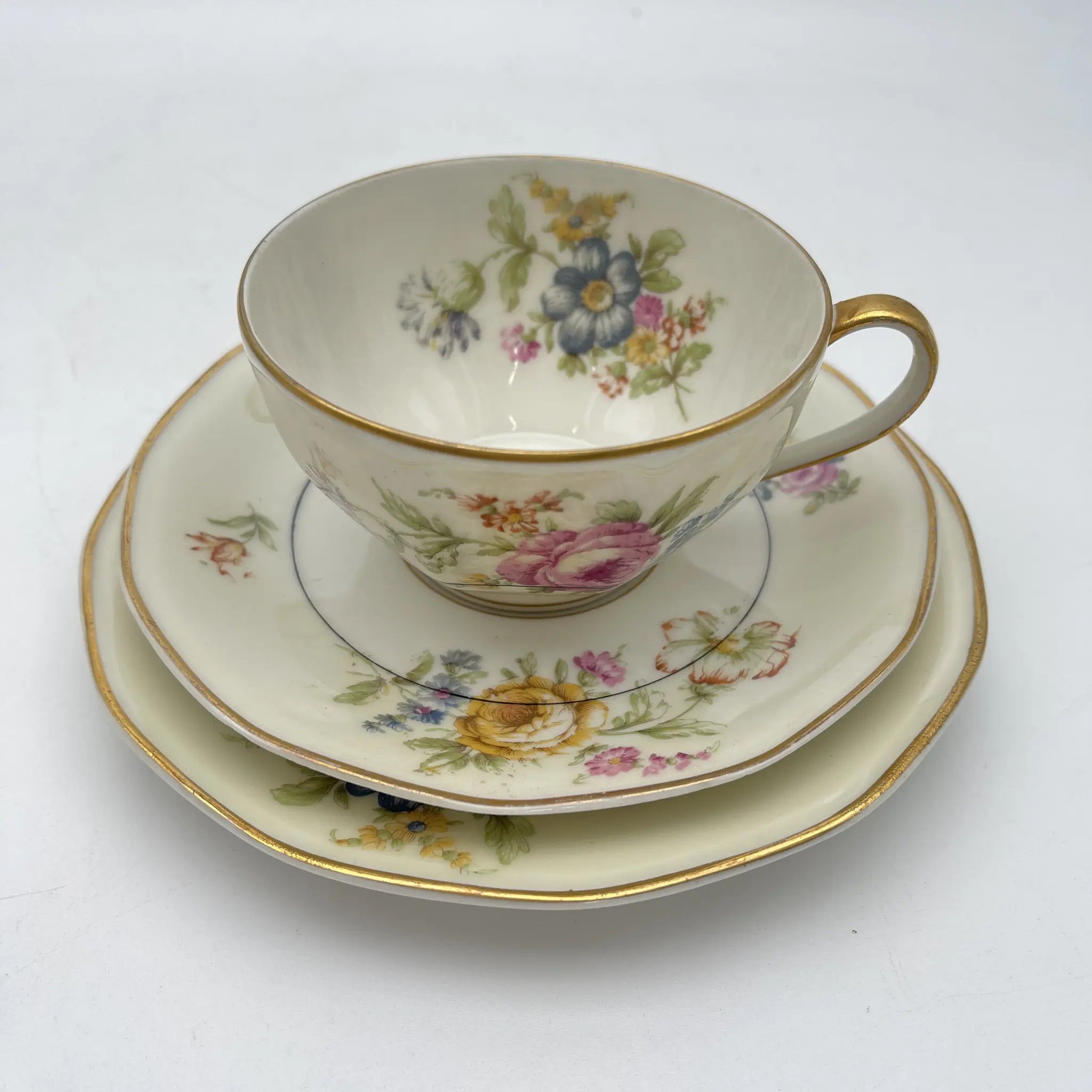 [Antique] Trio 2P / Theodore Haviland / Nosegay / Estimated early middle 20C / Porcelain / France / Bouquet, gold color