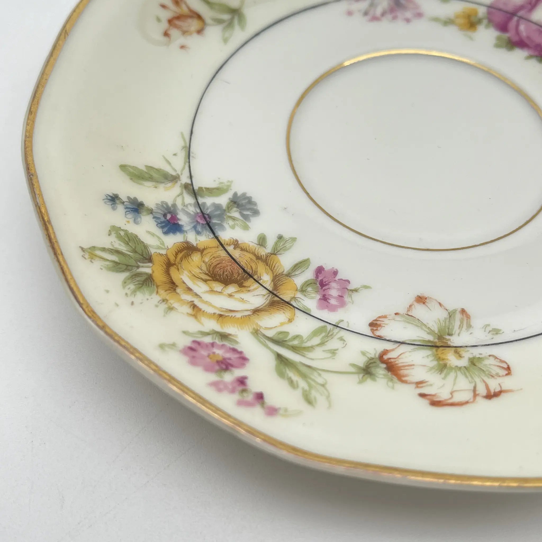 [Antique] Trio 2P / Theodore Haviland / Nosegay / Estimated early middle 20C / Porcelain / France / Bouquet, gold color