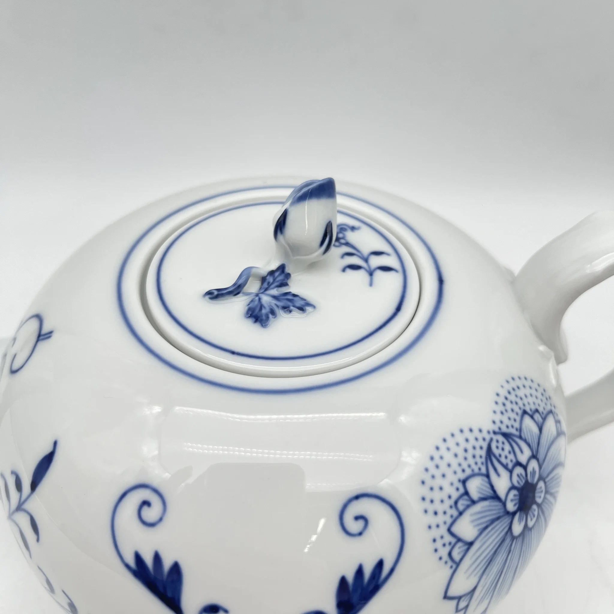 Meissen (マイセン) / ティーセット (ティーポット, クリーマー, シュガーポット) / Blue Onion / 推定20C後期 / 磁器 / ドイツ / [リユース]