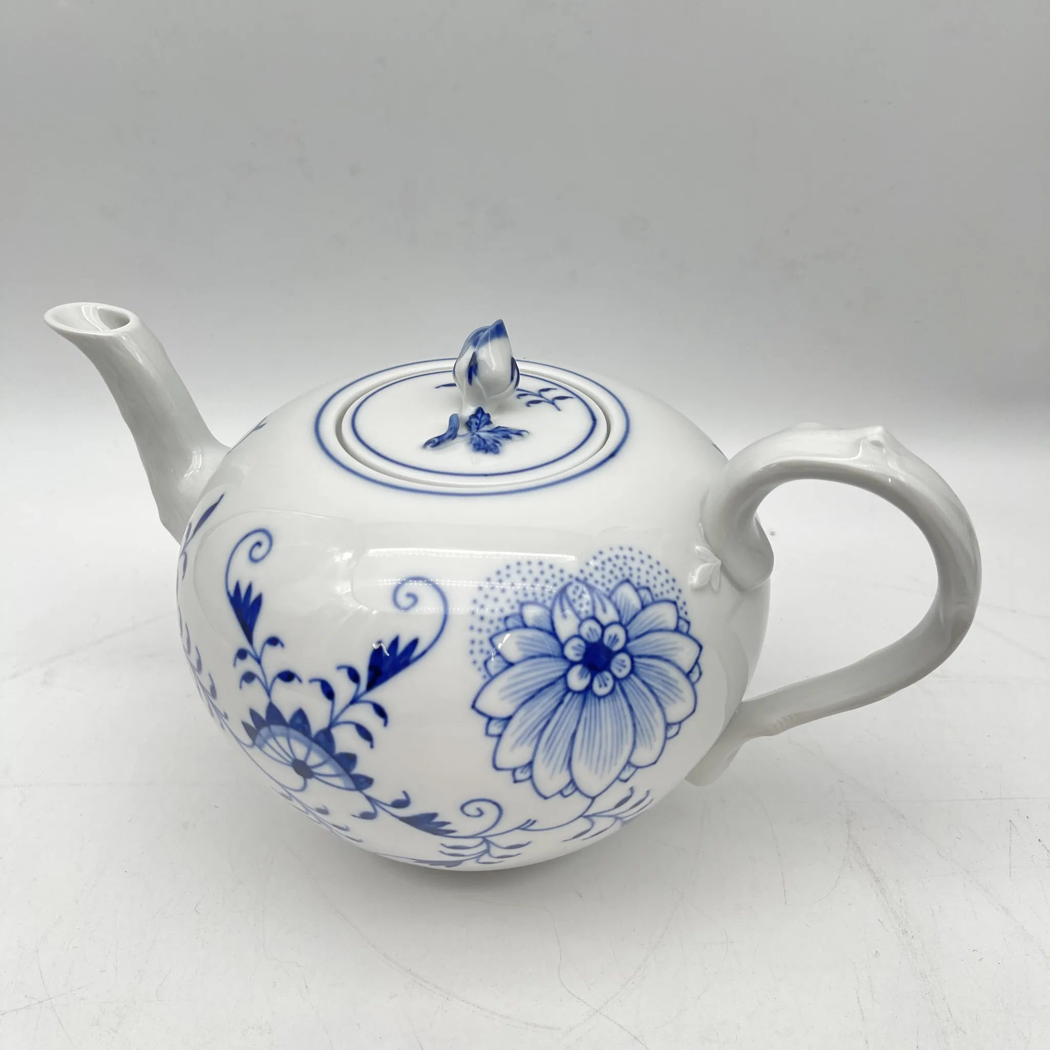 Meissen (マイセン) / ティーセット (ティーポット, クリーマー, シュガーポット) / Blue Onion / 推定20C後期 / 磁器 / ドイツ / [リユース]