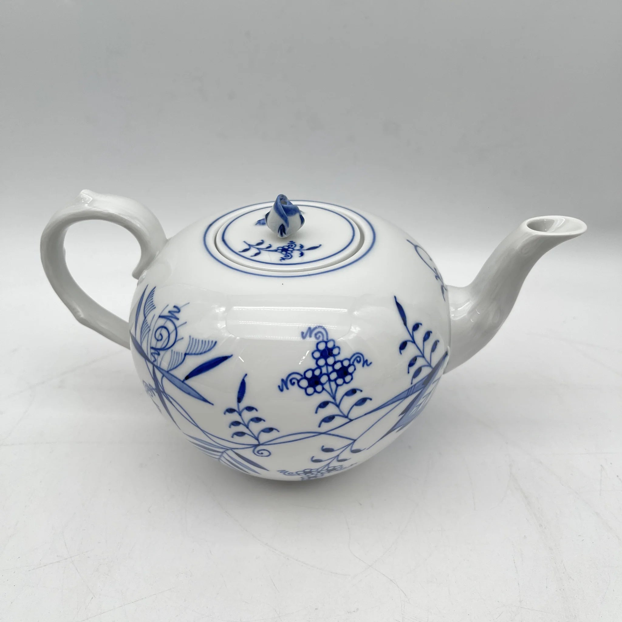 Meissen (マイセン) / ティーセット (ティーポット, クリーマー, シュガーポット) / Blue Onion / 推定20C後期 / 磁器 / ドイツ / [リユース]