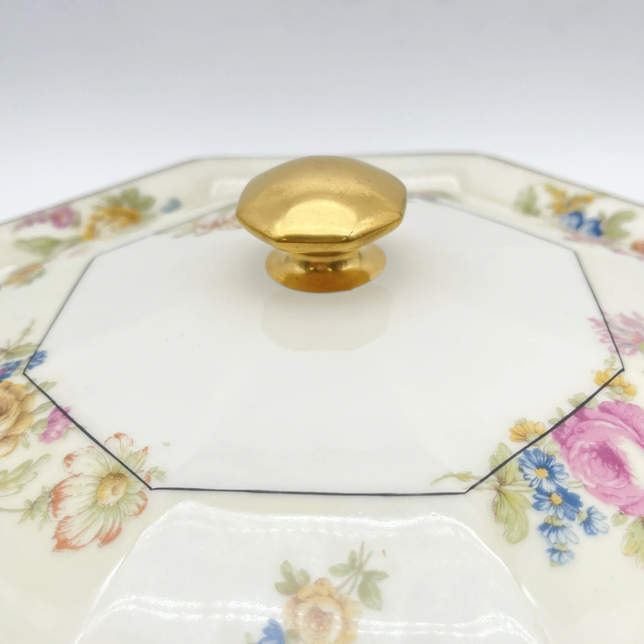 [Antique] Vegetable dish with lid / Theodore Haviland / Nosegay / Estimated early middle 20C / Porcelain / France / Bouquet, gold, octagon