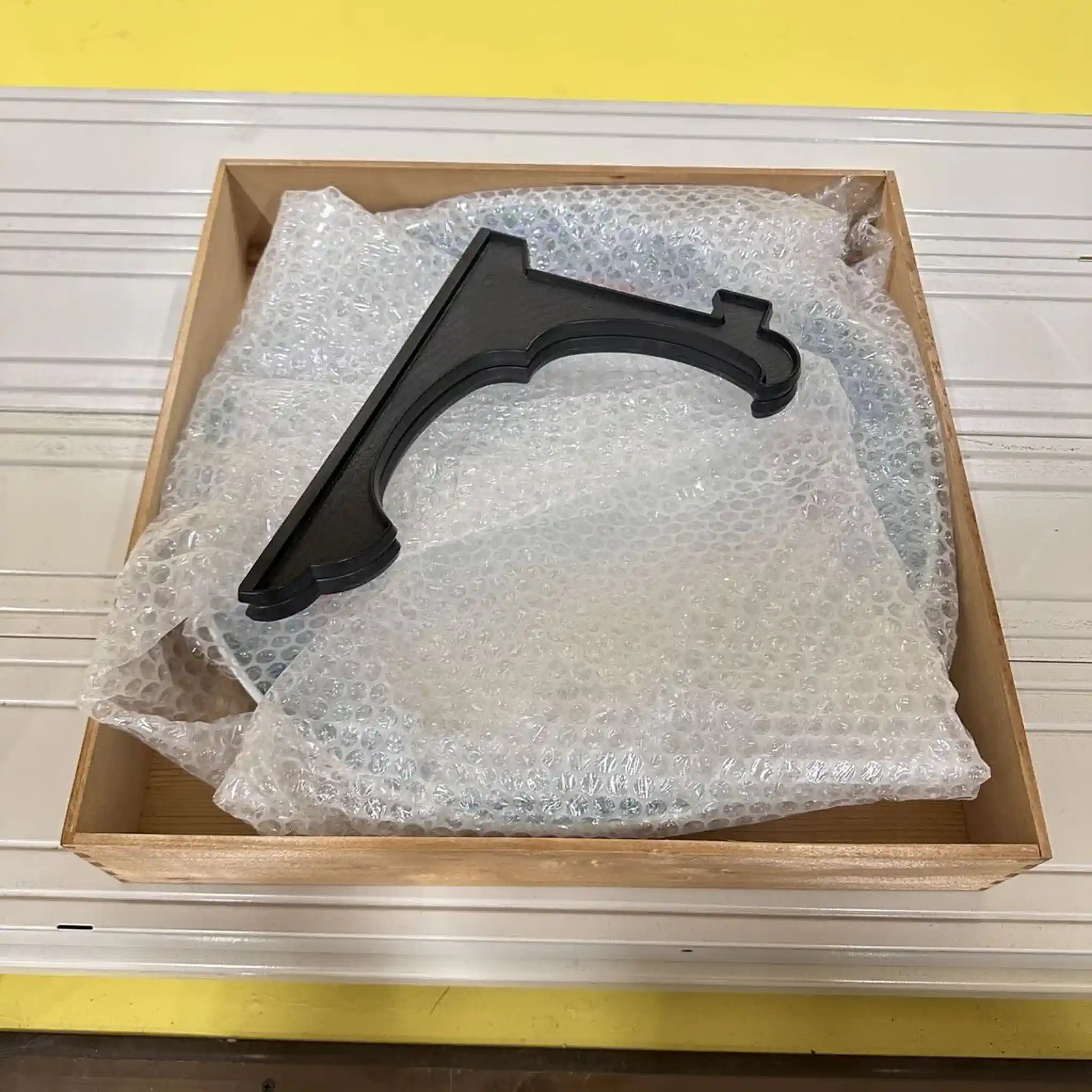 【骨董品】 飾皿 皿立て付 / 有田焼 / 松九寿門 綿桃花絵 / Bone China / 日本 / 未使用