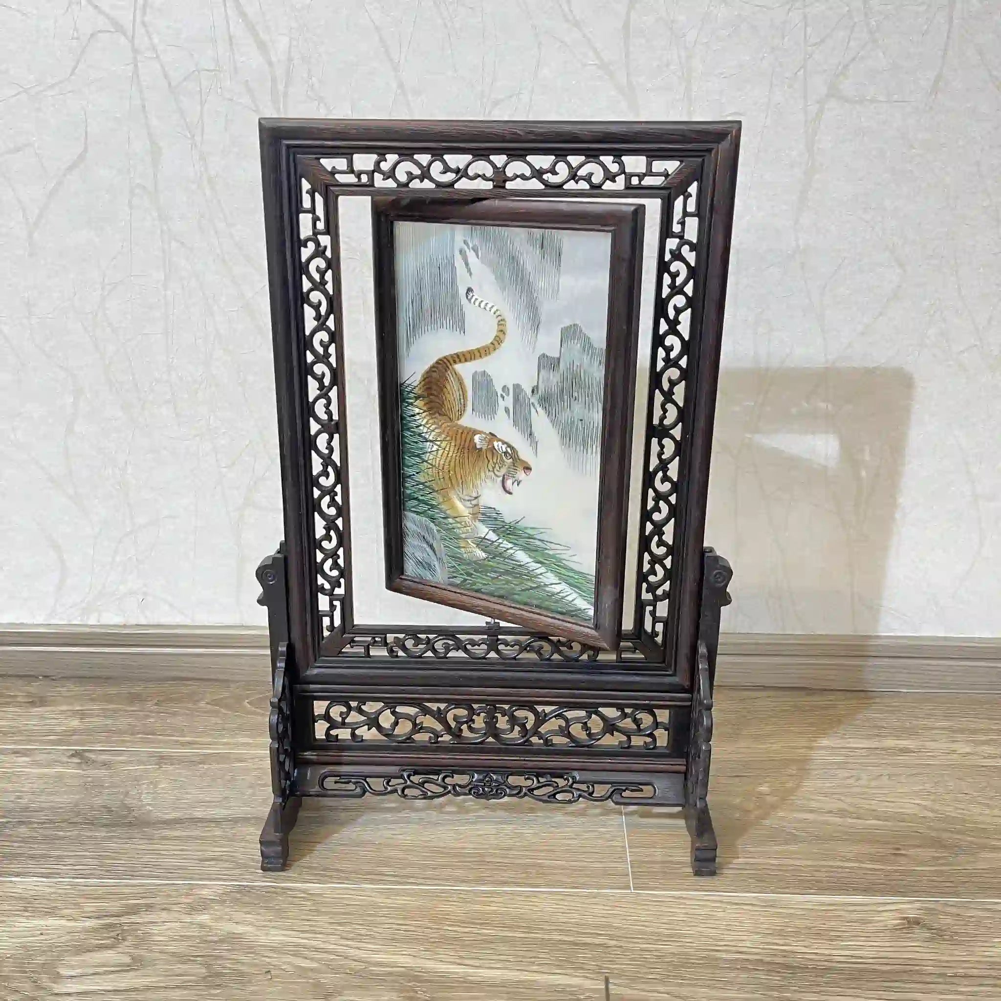 [Art/Decorations] Suzhou embroidery (double-sided embroidery) / Estimated late 20C / Silk / China / Tiger, openwork
