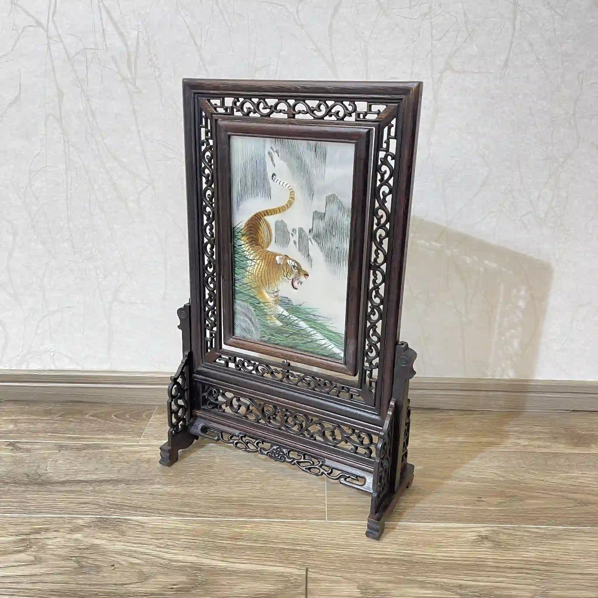 [Art/Decorations] Suzhou embroidery (double-sided embroidery) / Estimated late 20C / Silk / China / Tiger, openwork
