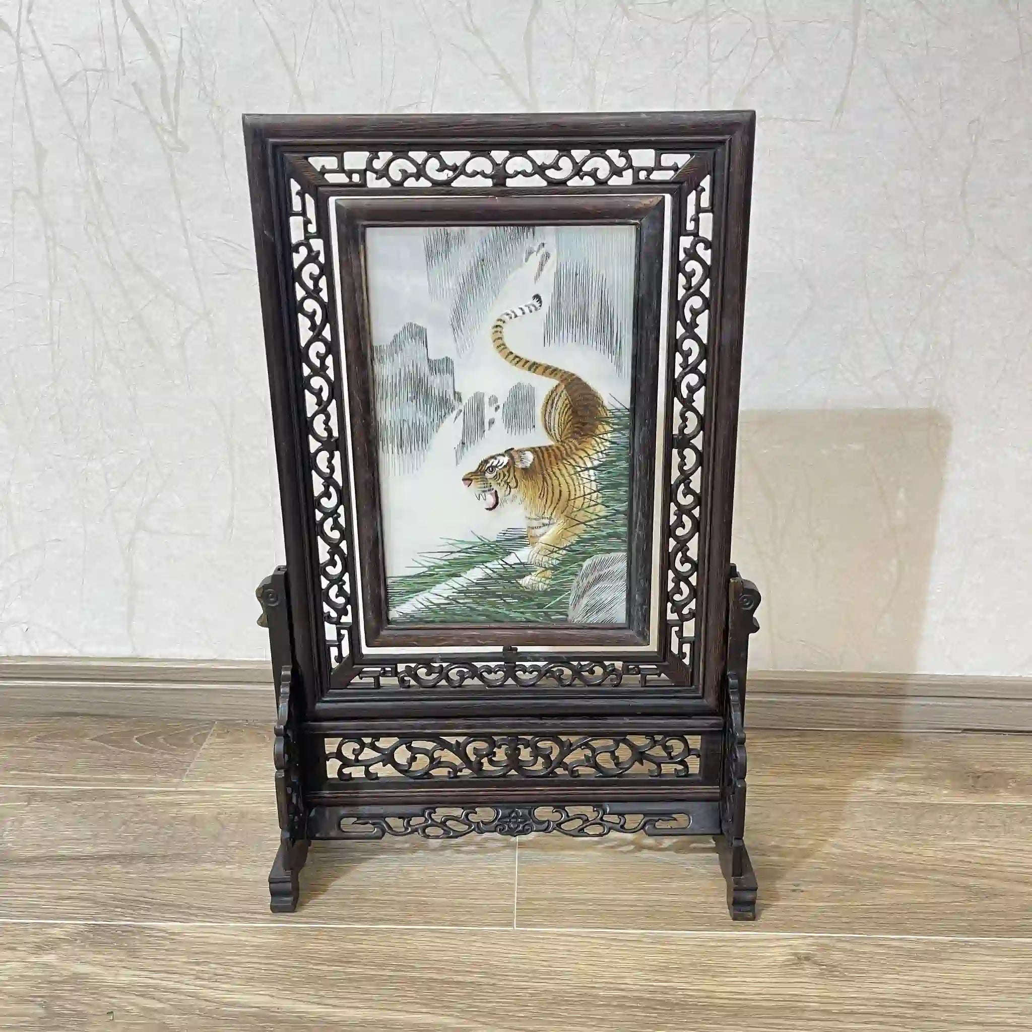 [Art/Decorations] Suzhou embroidery (double-sided embroidery) / Estimated late 20C / Silk / China / Tiger, openwork