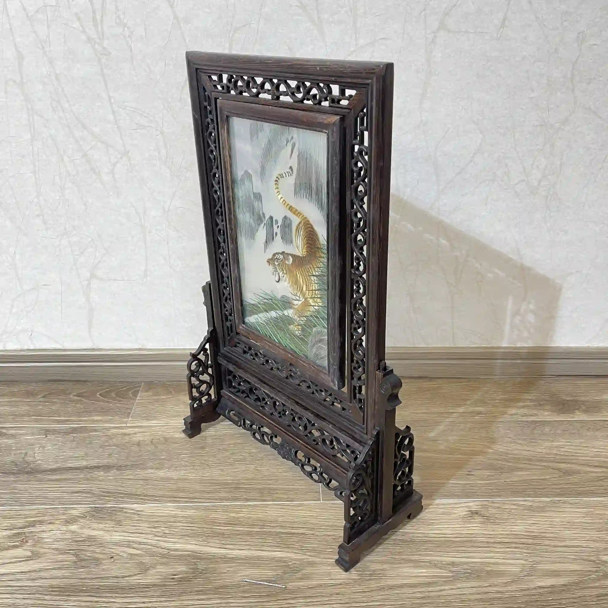 [Art/Decorations] Suzhou embroidery (double-sided embroidery) / Estimated late 20C / Silk / China / Tiger, openwork