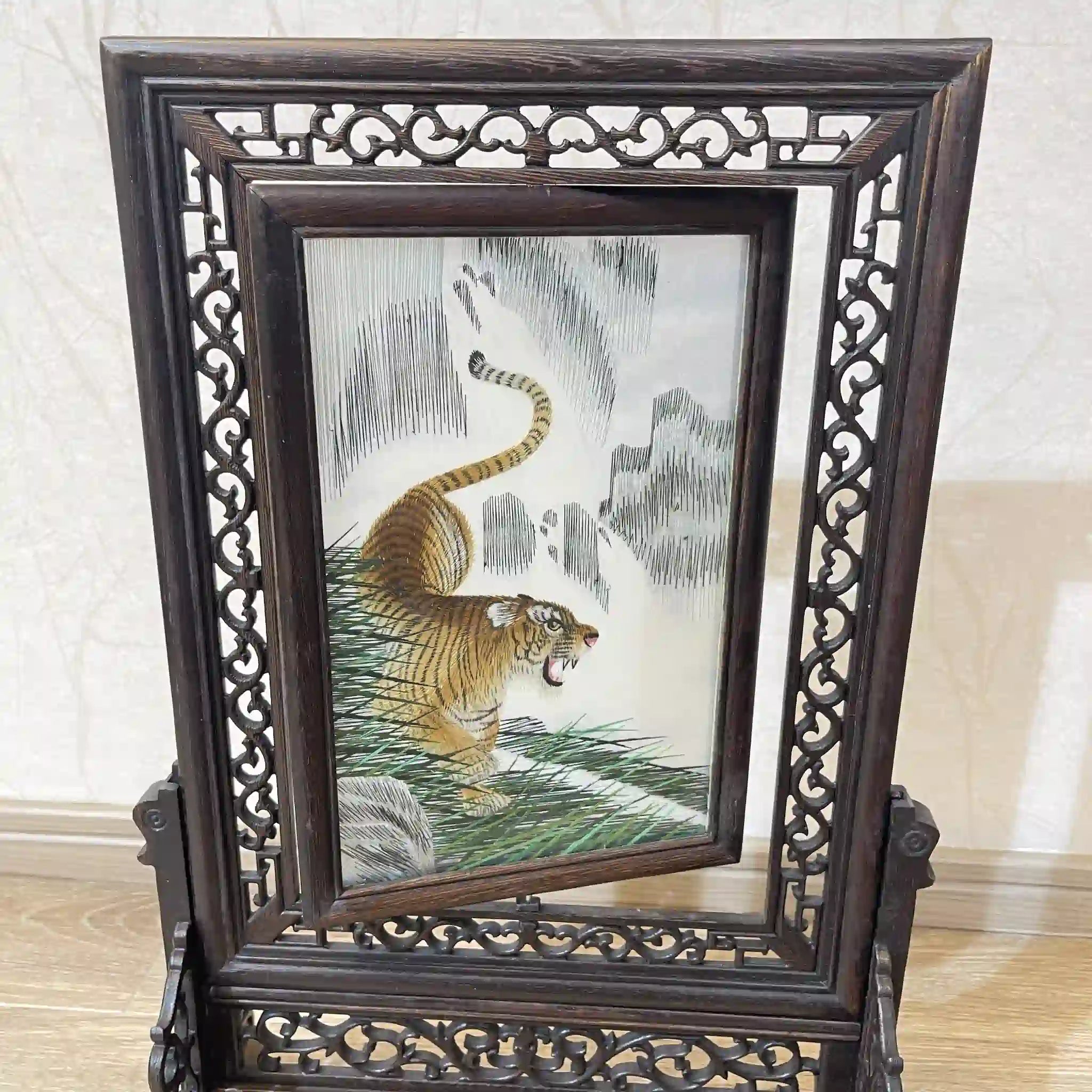[Art/Decorations] Suzhou embroidery (double-sided embroidery) / Estimated late 20C / Silk / China / Tiger, openwork
