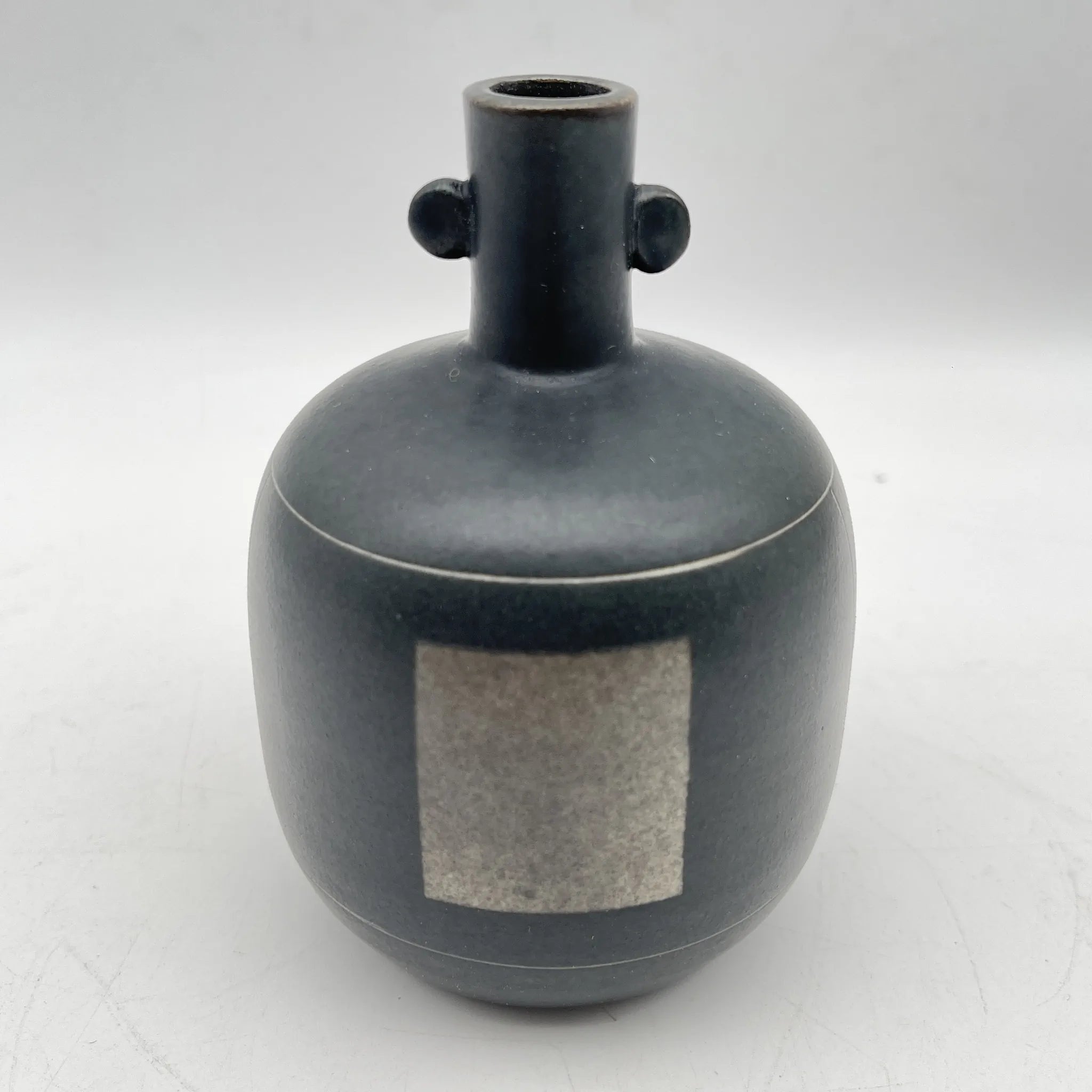 花入 (一輪挿し) / 推定20C後期 / 陶器 / 日本 / 墨施釉, 箱付 / [リユース]
