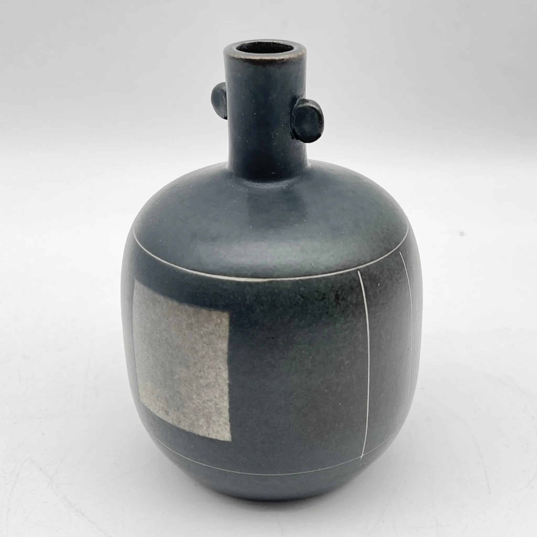 [Reuse] Flower vase (single vase) / Estimated late 20C / Pottery / Japan / Ink glaze, with box
