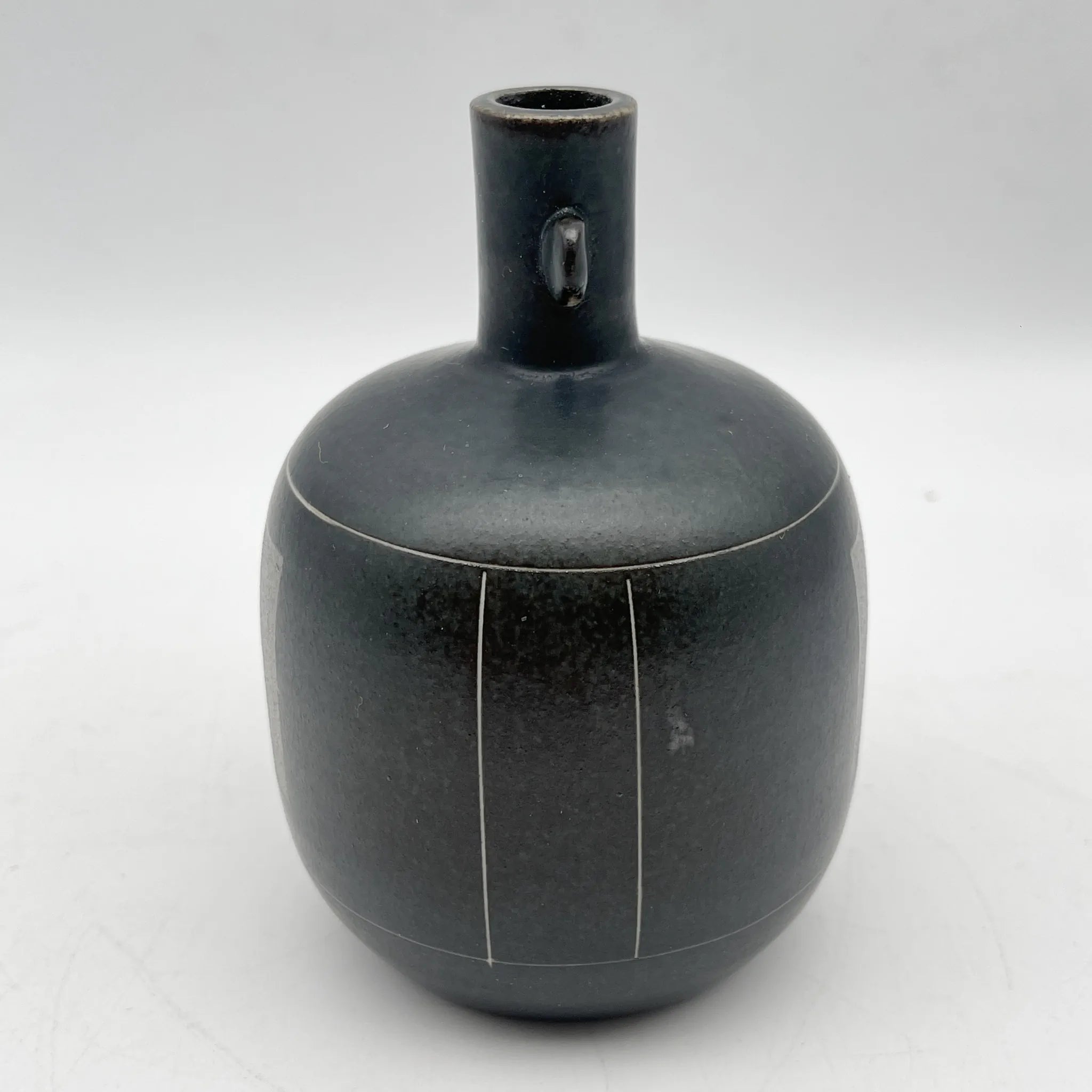 [Reuse] Flower vase (single vase) / Estimated late 20C / Pottery / Japan / Ink glaze, with box