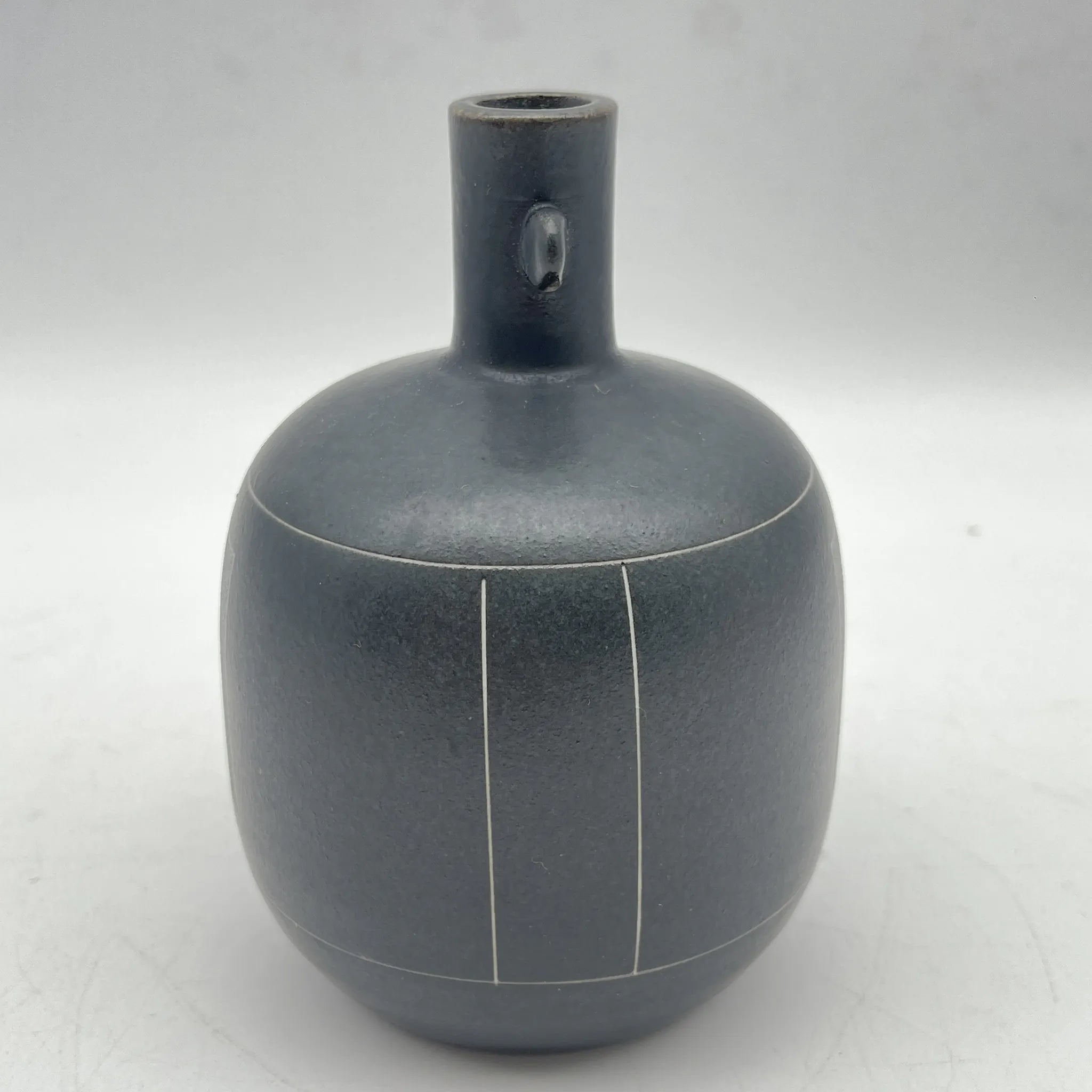 [Reuse] Flower vase (single vase) / Estimated late 20C / Pottery / Japan / Ink glaze, with box