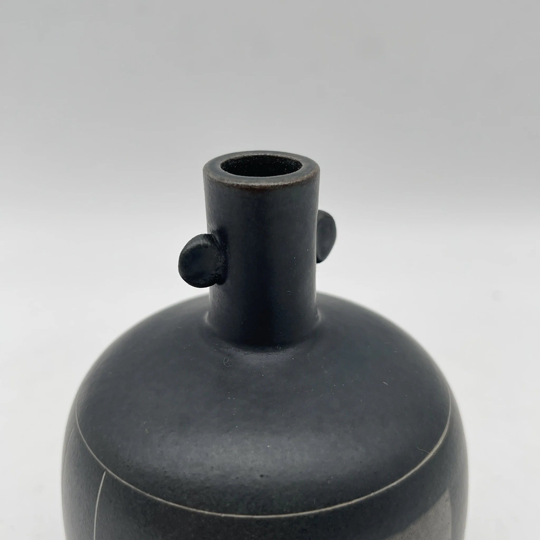 [Reuse] Flower vase (single vase) / Estimated late 20C / Pottery / Japan / Ink glaze, with box