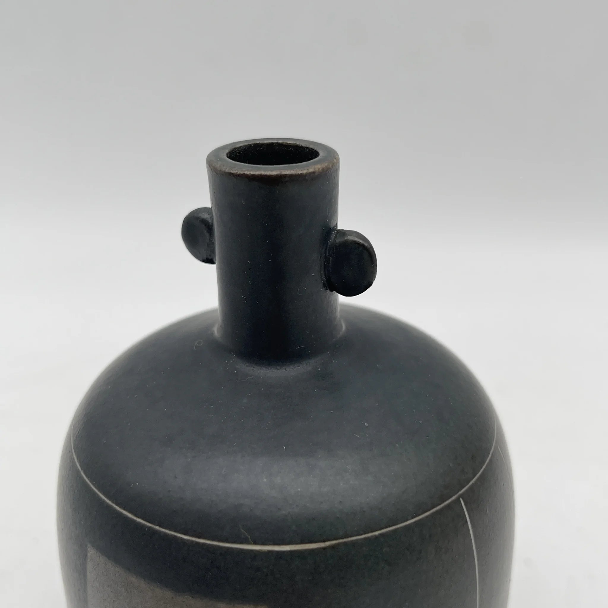 [Reuse] Flower vase (single vase) / Estimated late 20C / Pottery / Japan / Ink glaze, with box