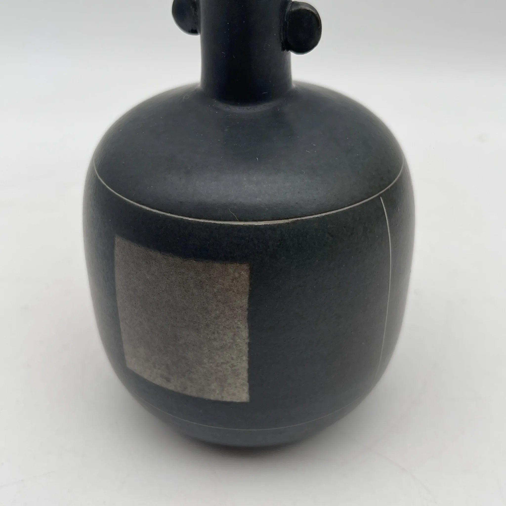 [Reuse] Flower vase (single vase) / Estimated late 20C / Pottery / Japan / Ink glaze, with box
