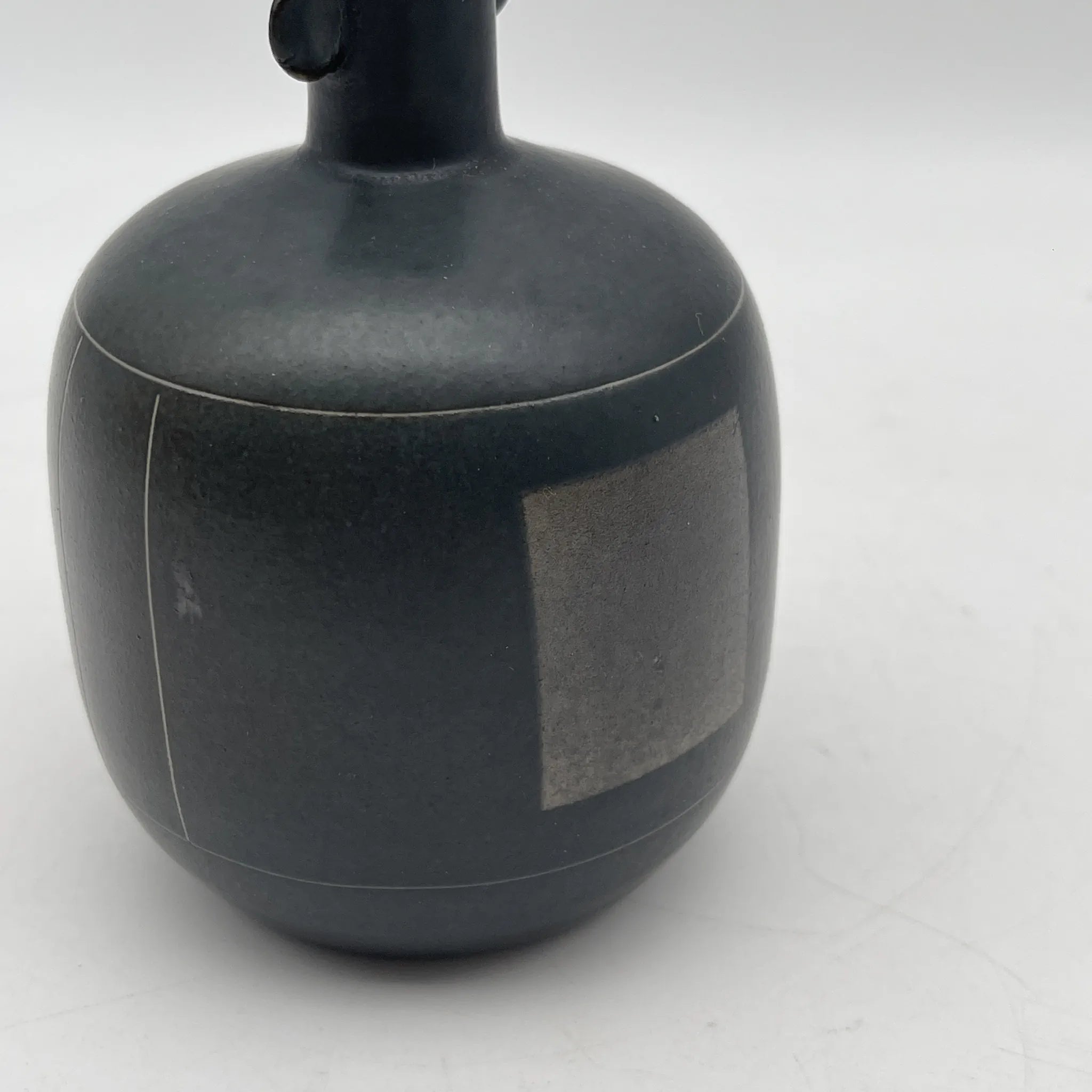 [Reuse] Flower vase (single vase) / Estimated late 20C / Pottery / Japan / Ink glaze, with box