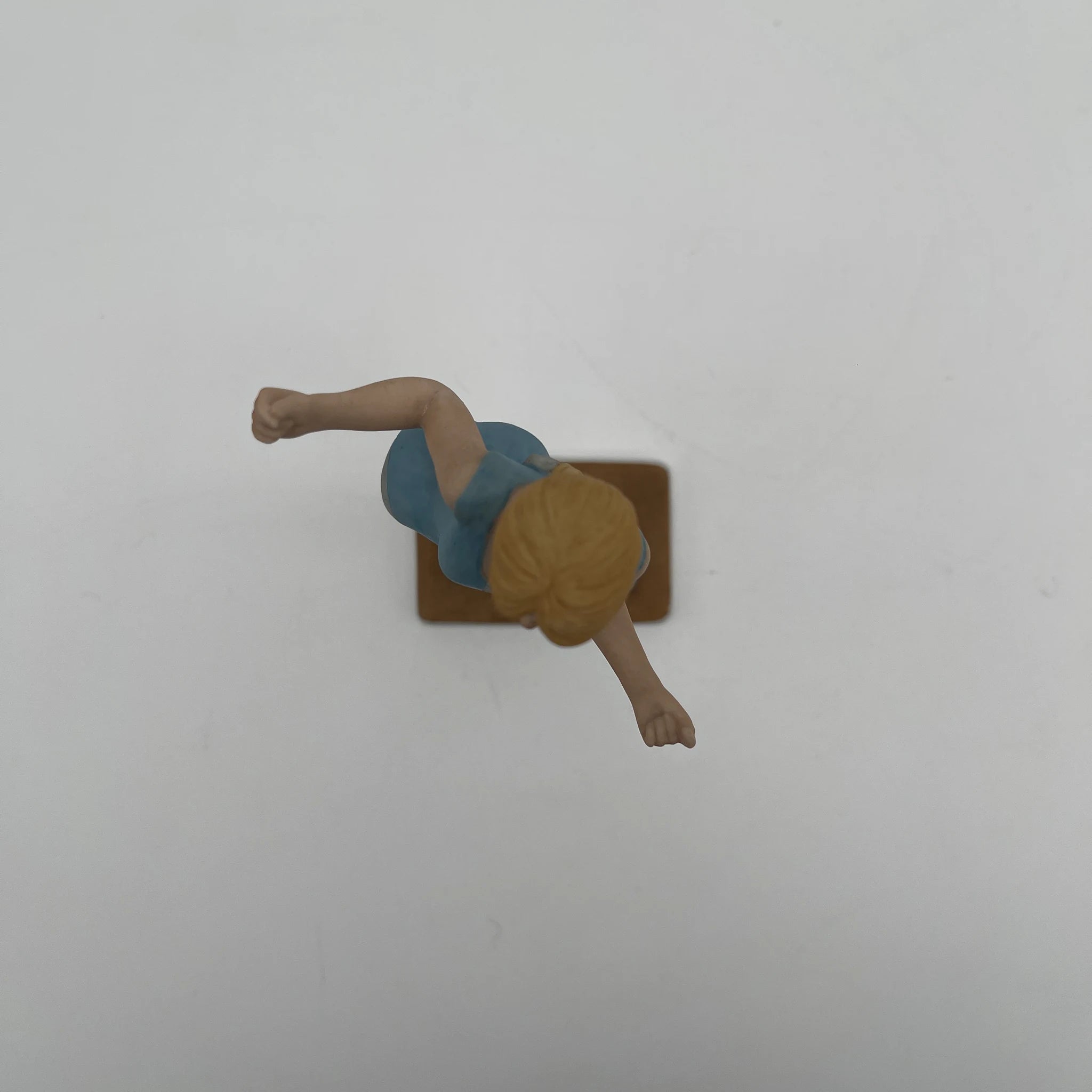 復古健身操舞者雕像 / 1984 / 素瓷，霧面，手工彩繪