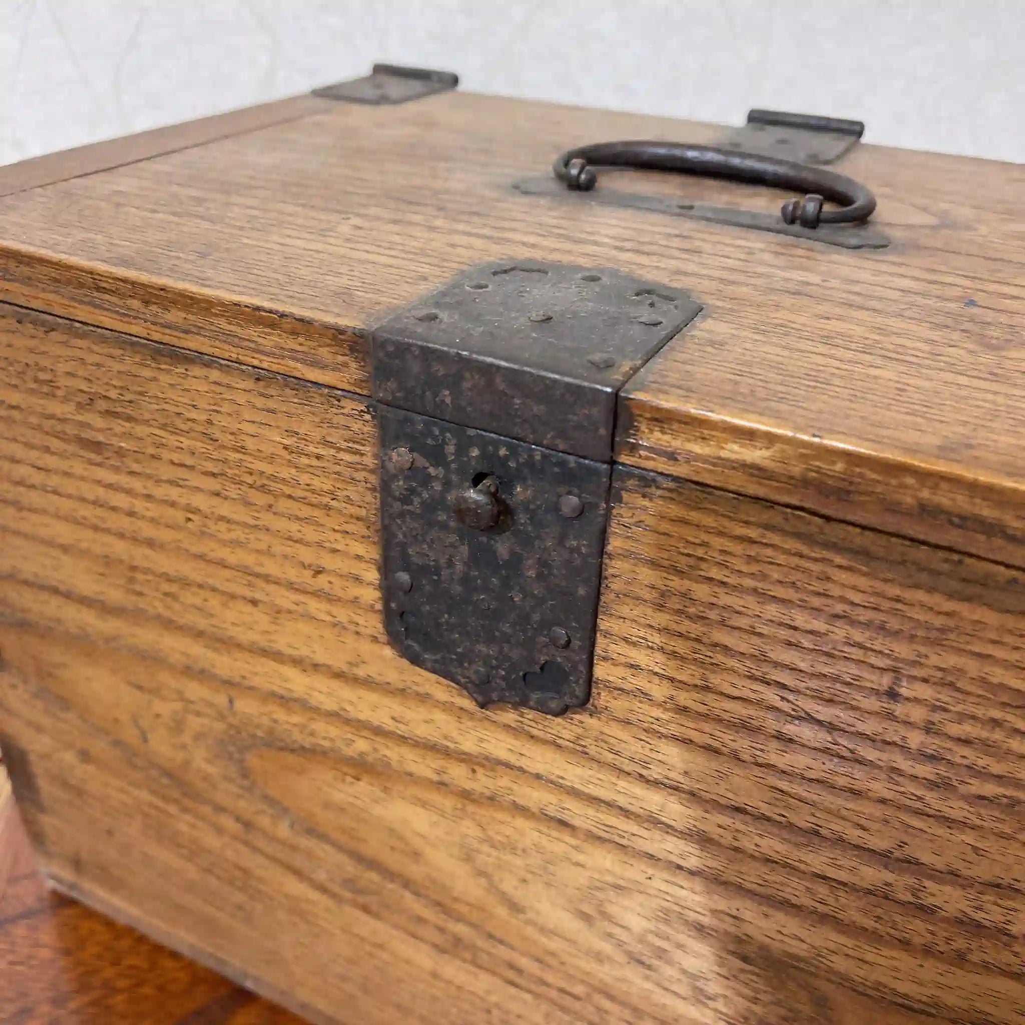 [Vintage] Hanging inkstone (small drawer) / Estimated mid-to-late 20C / Chestnut wood / Japan