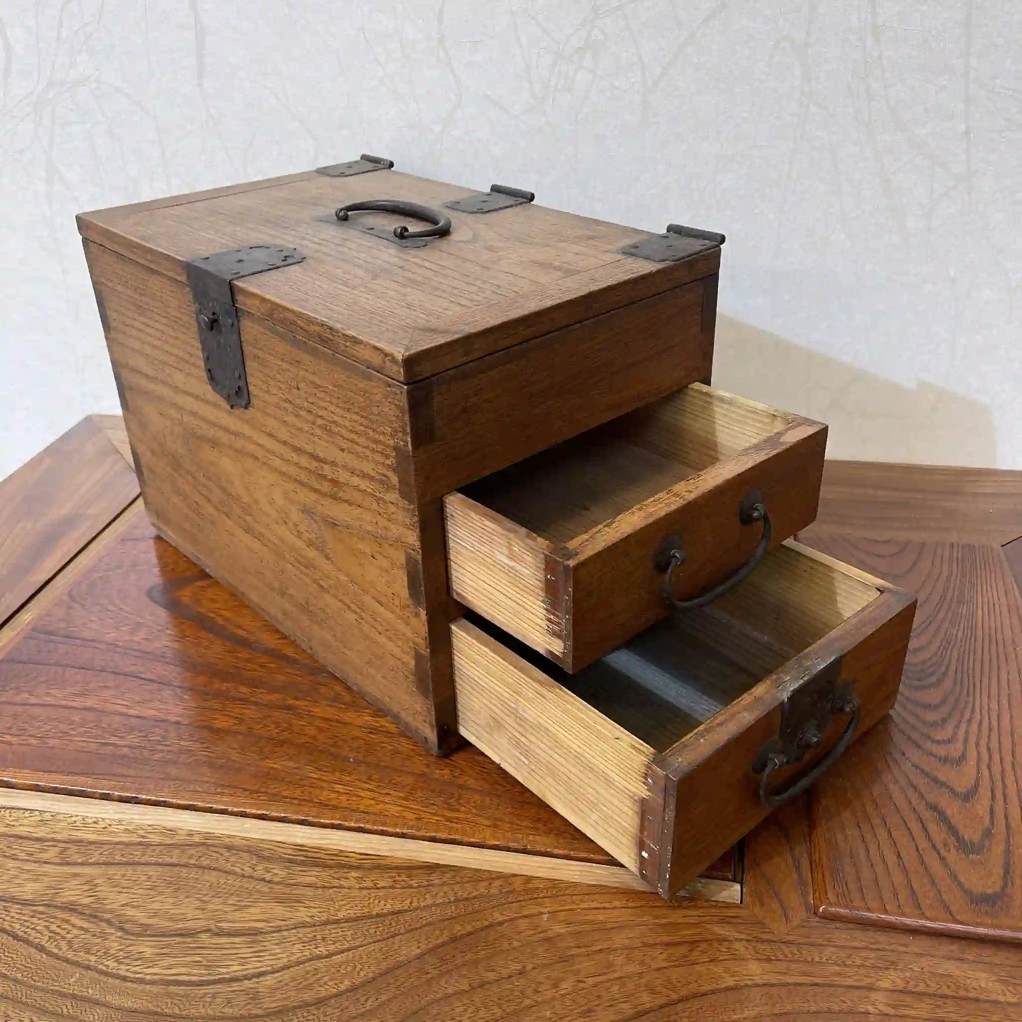 [Vintage] Hanging inkstone (small drawer) / Estimated mid-to-late 20C / Chestnut wood / Japan