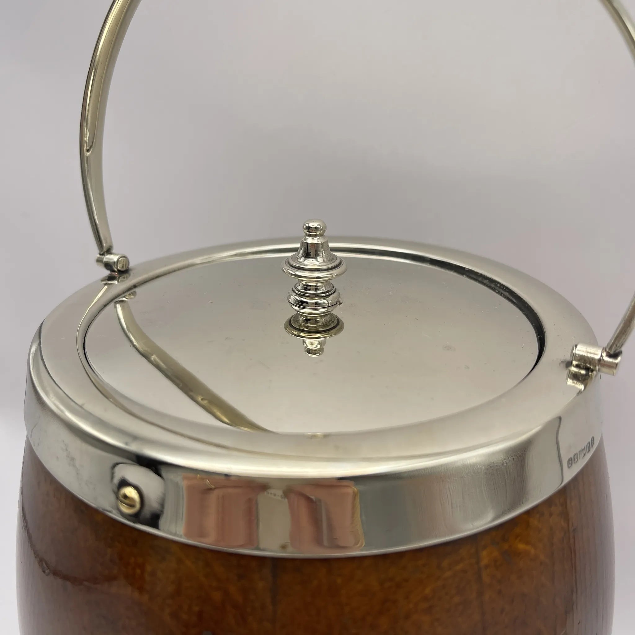 [Vintage] Ice bucket / late 19th century - 20th century / oak / England / mid-century modern, barrel-shaped structure