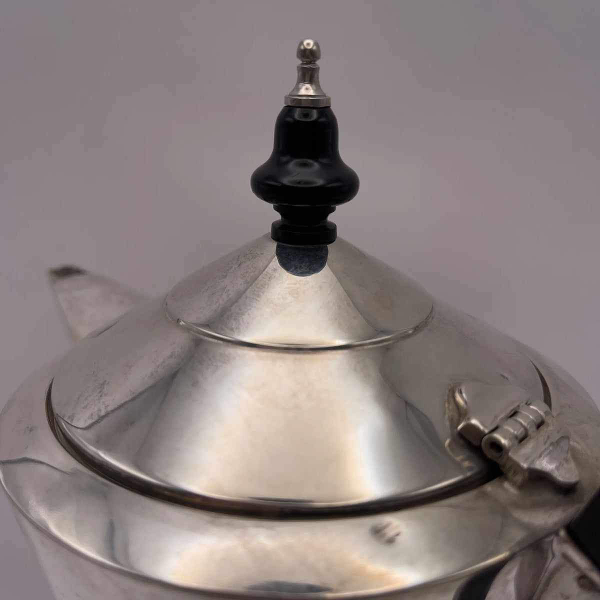 KAVIN / Coffee pot / Art Deco style / 1920s-1940s / Silver plate (silver plated) / England / Art Deco form, heat-resistant resin handle / [Vintage]