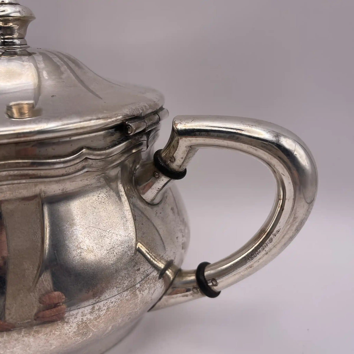 Henry Stratford Ltd / Teapot / Around 1910 / Silver plated / England / Britannia metal, scalloped edge / [Vintage]