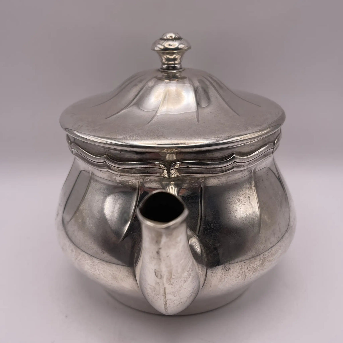 Henry Stratford Ltd / Teapot / Around 1910 / Silver plated / England / Britannia metal, scalloped edge / [Vintage]