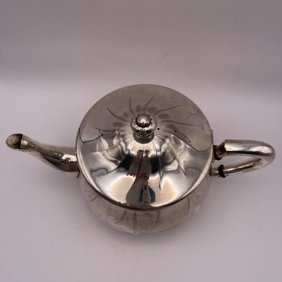 Henry Stratford Ltd / Teapot / Around 1910 / Silver plated / England / Britannia metal, scalloped edge / [Vintage]