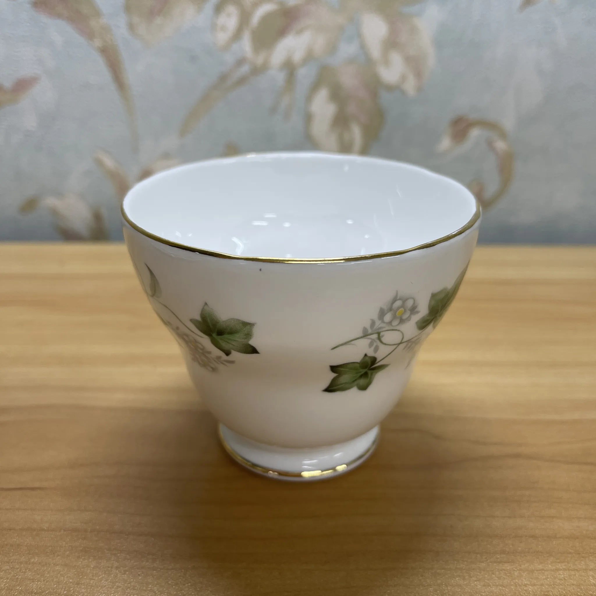 [Vintage] Trio (C&S + dessert plate) + dessert plate 2P