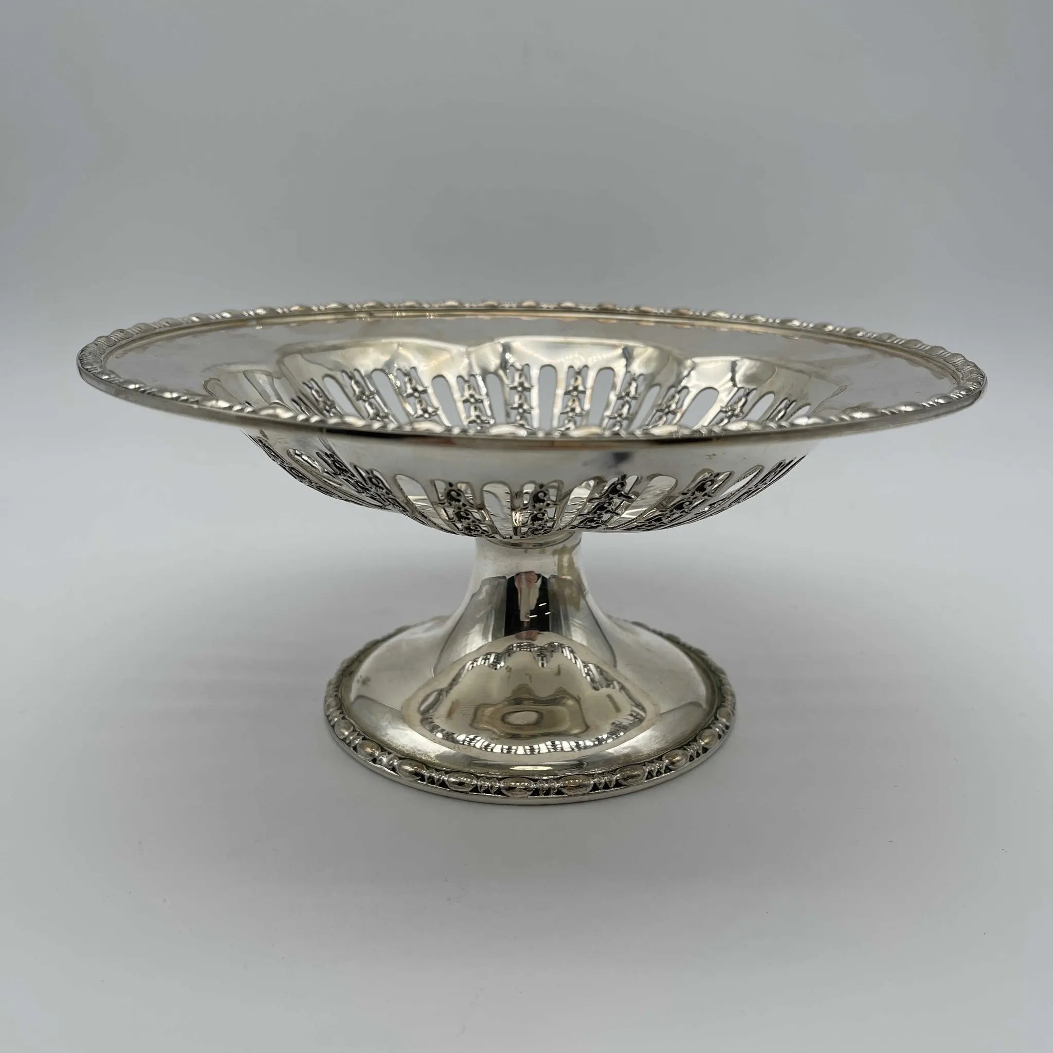 【ビンテージ】 コンポート / Barker Brothers（バーカー・ブラザーズ） / 1910年代〜1920年代頃 / シルバープレート(銀メッキ) / イギリス / 透かし細工,エッジ装飾,脚付き