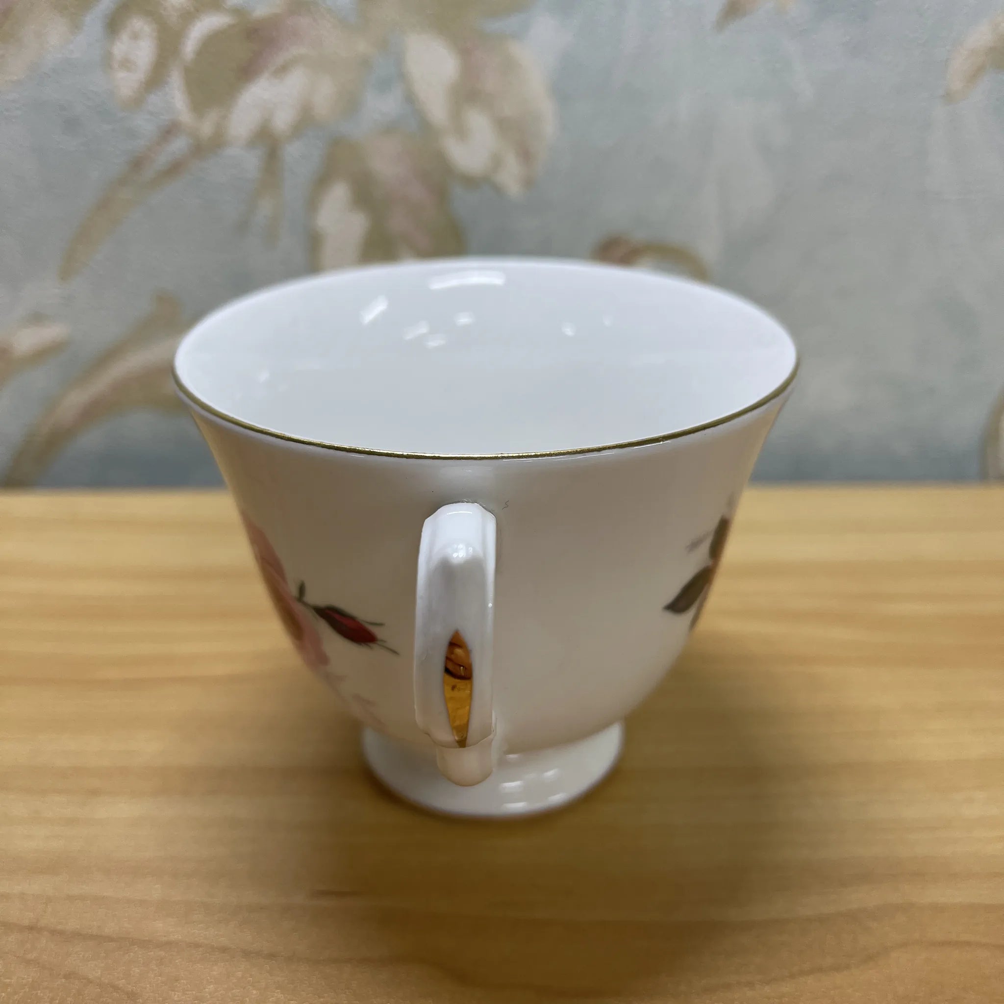 [Vintage] Trio (C&S+dessert plate) + saucer, dessert plate