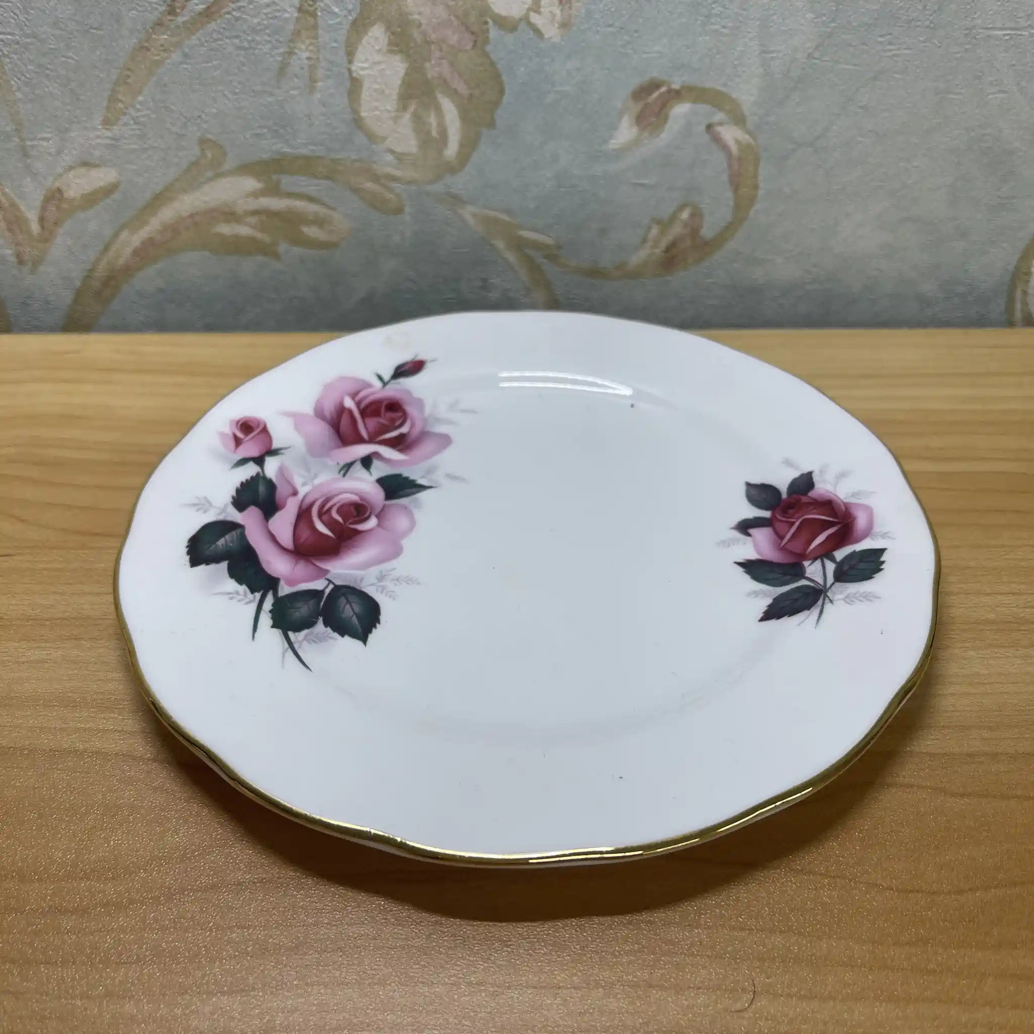 [Vintage] Trio (C&S+dessert plate) + saucer, dessert plate