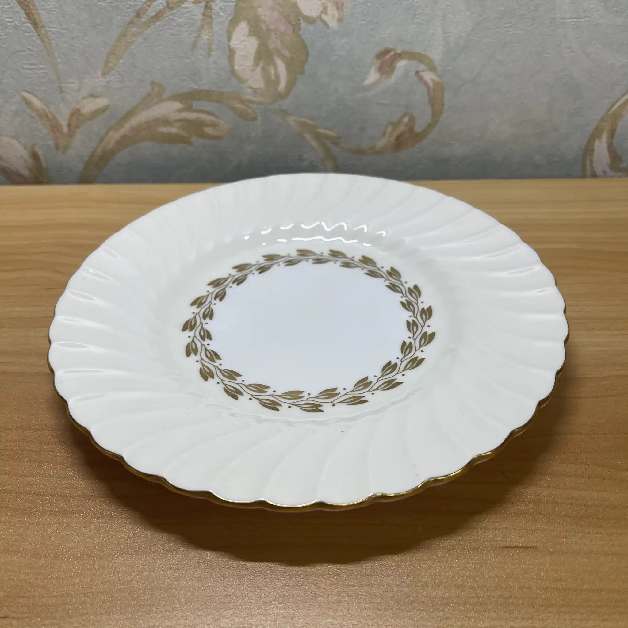 [Antique] Trio (C&S + dessert plate) + saucer, dessert plate