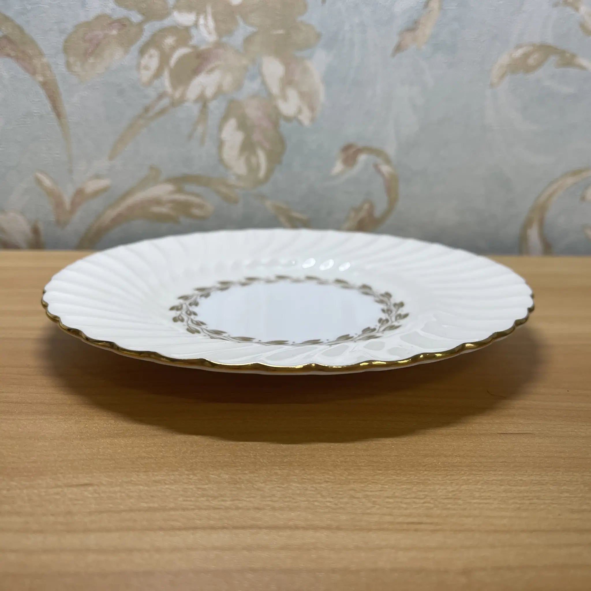 [Antique] Trio (C&S + dessert plate) + saucer, dessert plate