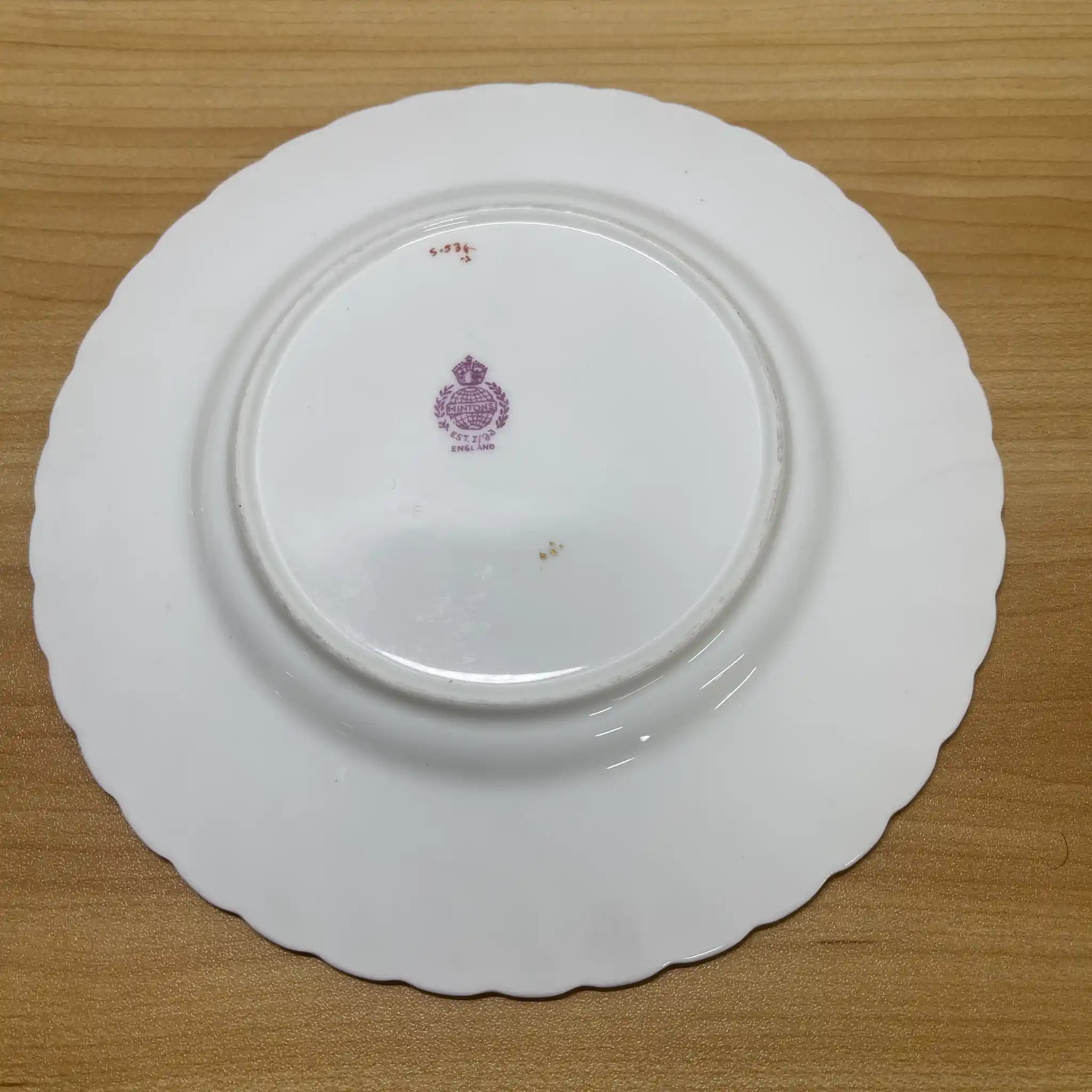 [Antique] Trio (C&S + dessert plate) + saucer, dessert plate