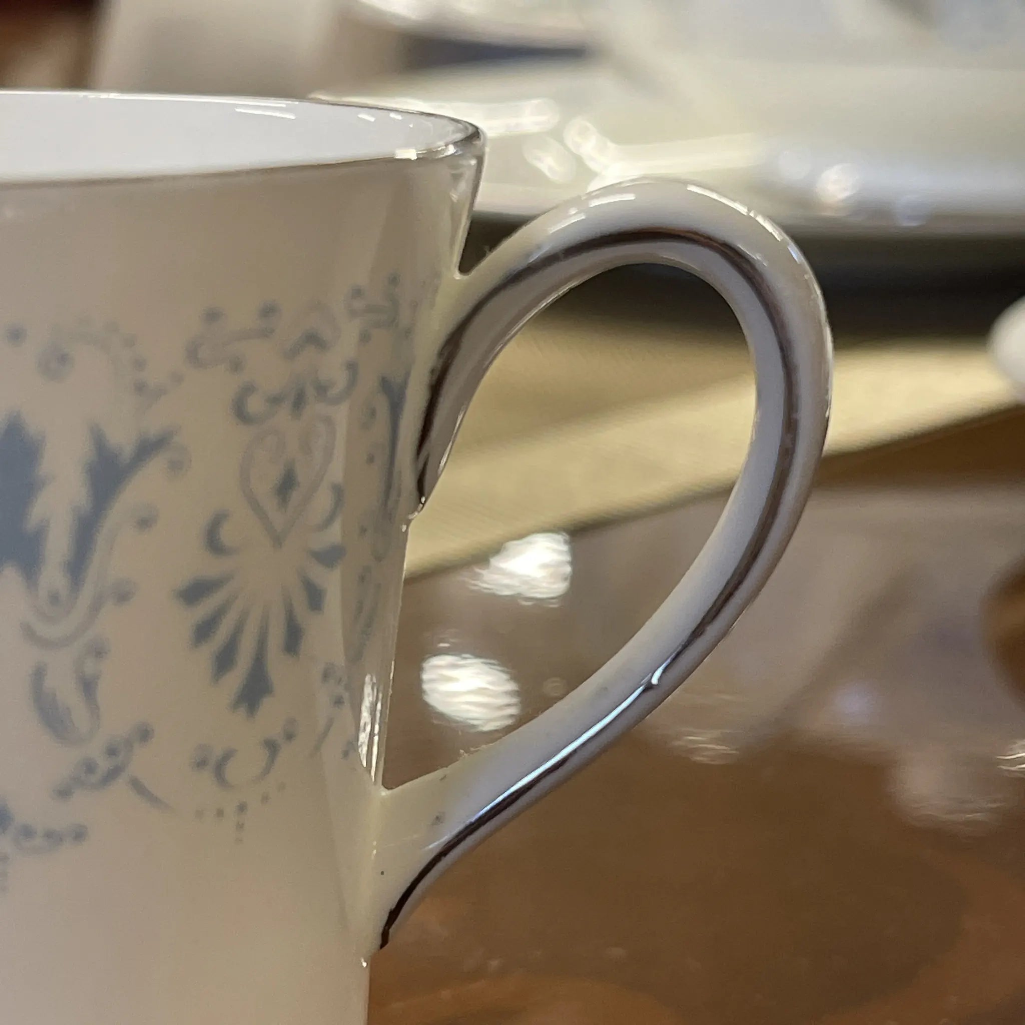 Antique Teacup / Royal Chelsea / Diadem / 1943-1961 / Bone China / UK