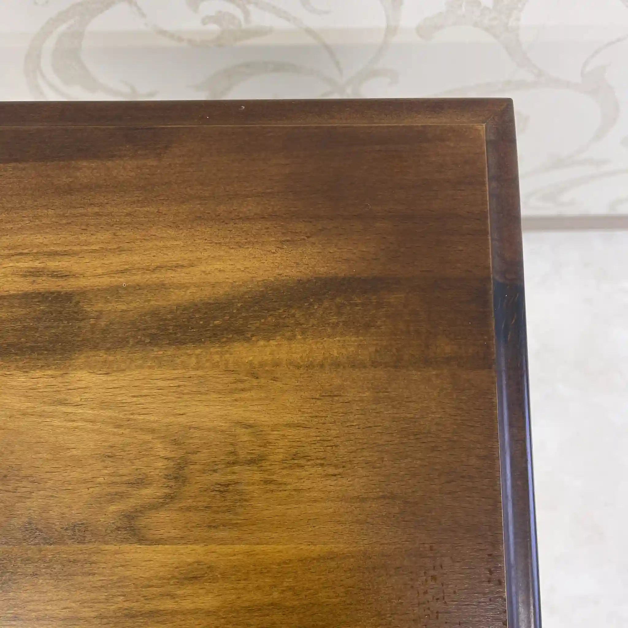 【リユース】 サイドテーブル / カリモク / コロニアルシリーズ / 1970年代～ / ぶな / 日本 / ボカシ塗装仕上げ,旋盤挽物細工