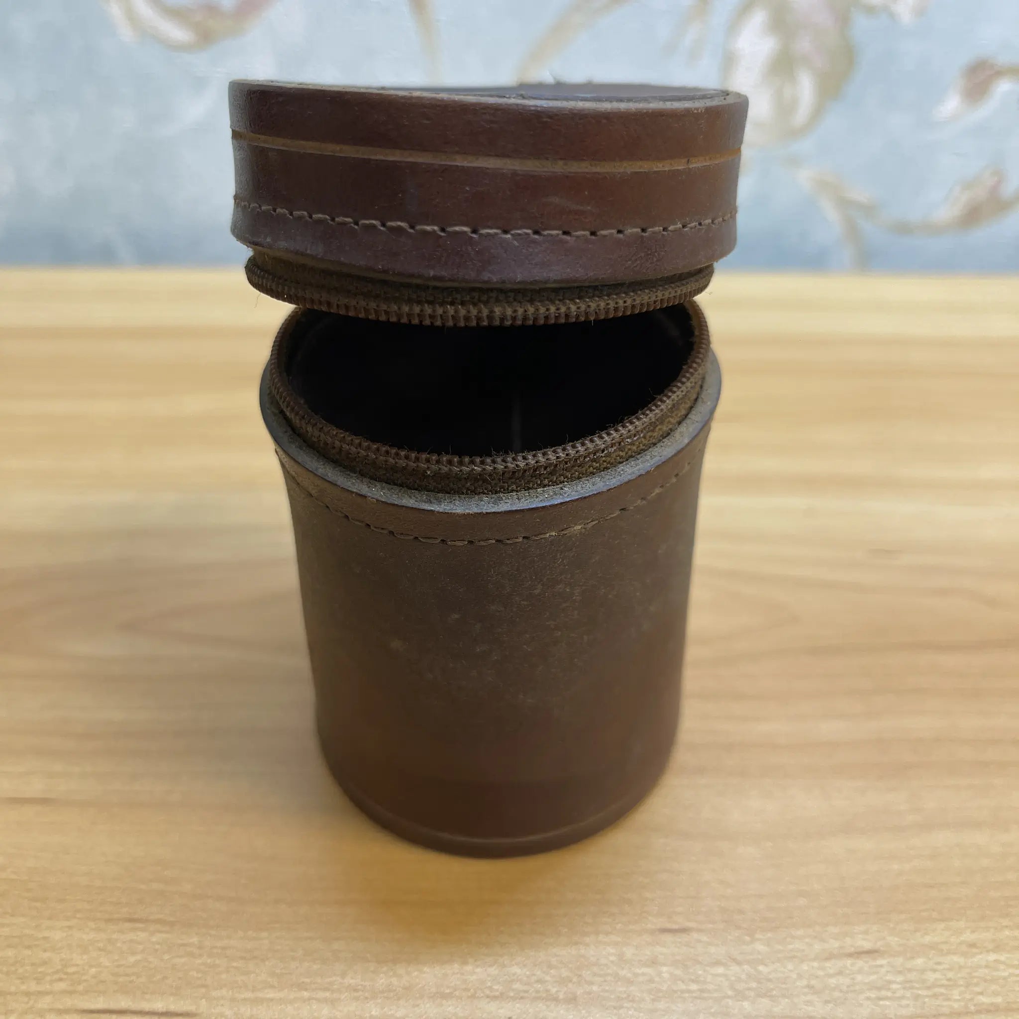[Vintage] Camera lens case