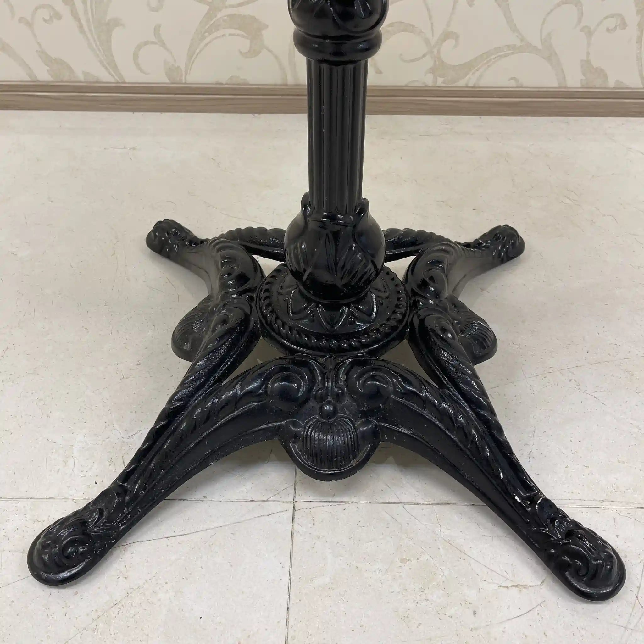 【リユース】 サイドテーブル / 鋳鉄,一本脚,ノックダウン