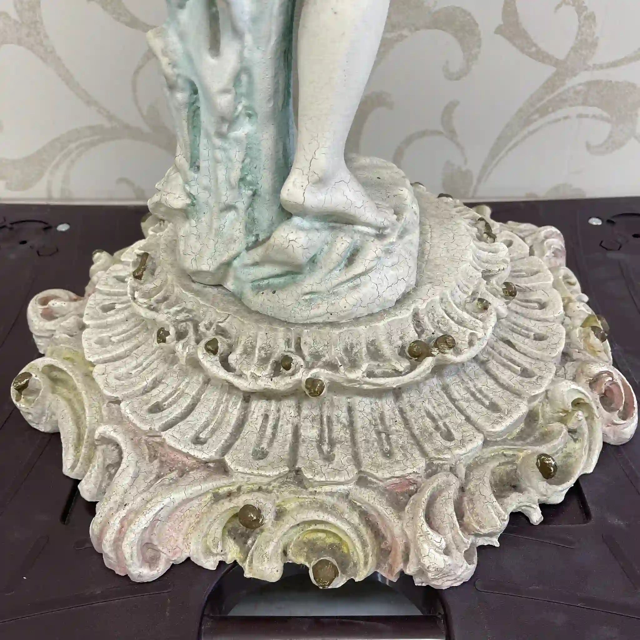 [Vintage] Flower stand / Neo-classical / 20th century / Polystone / Europe / Antique finish, high-definition relief