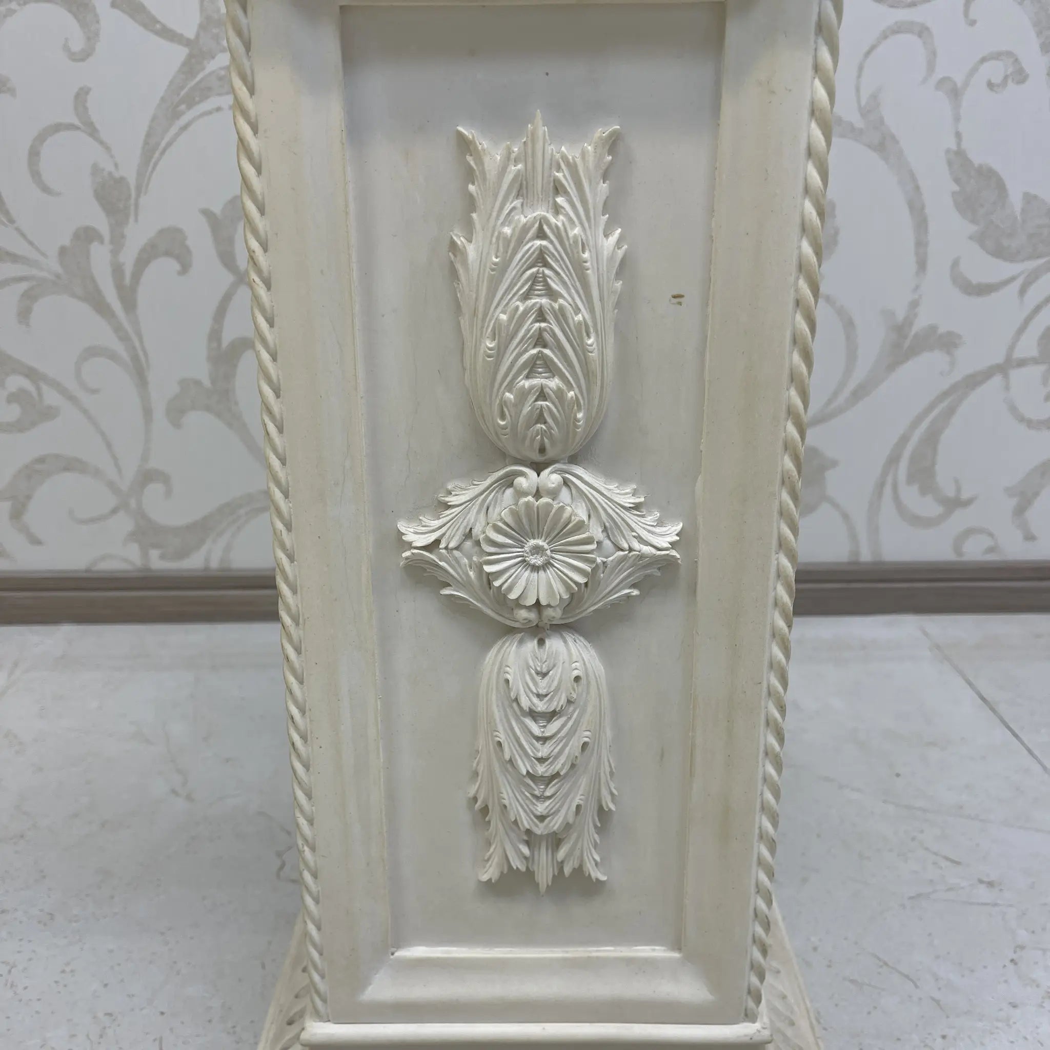 [Vintage] Flower stand / Prof. BESSI / 20th century / Stone light / Italy / Marble powder composite, acanthus relief