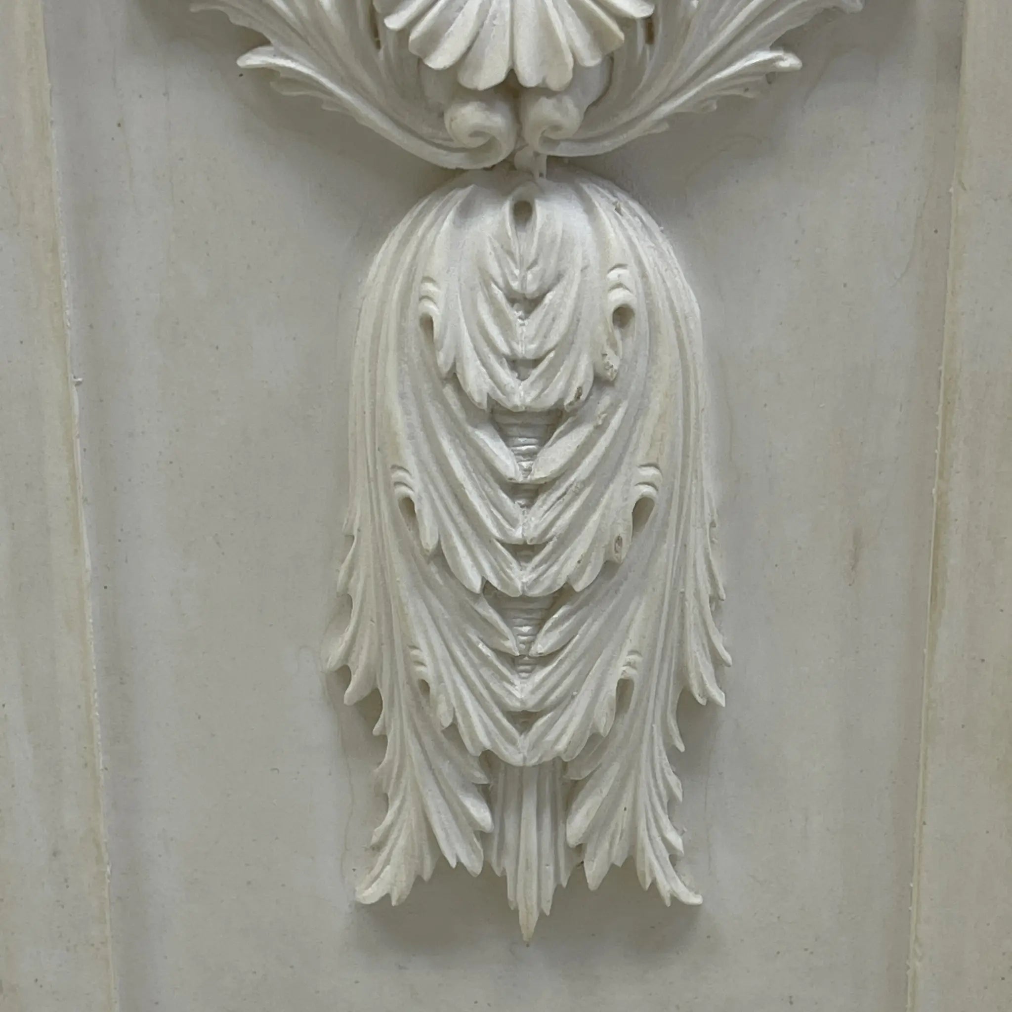 [Vintage] Flower stand / Prof. BESSI / 20th century / Stone light / Italy / Marble powder composite, acanthus relief