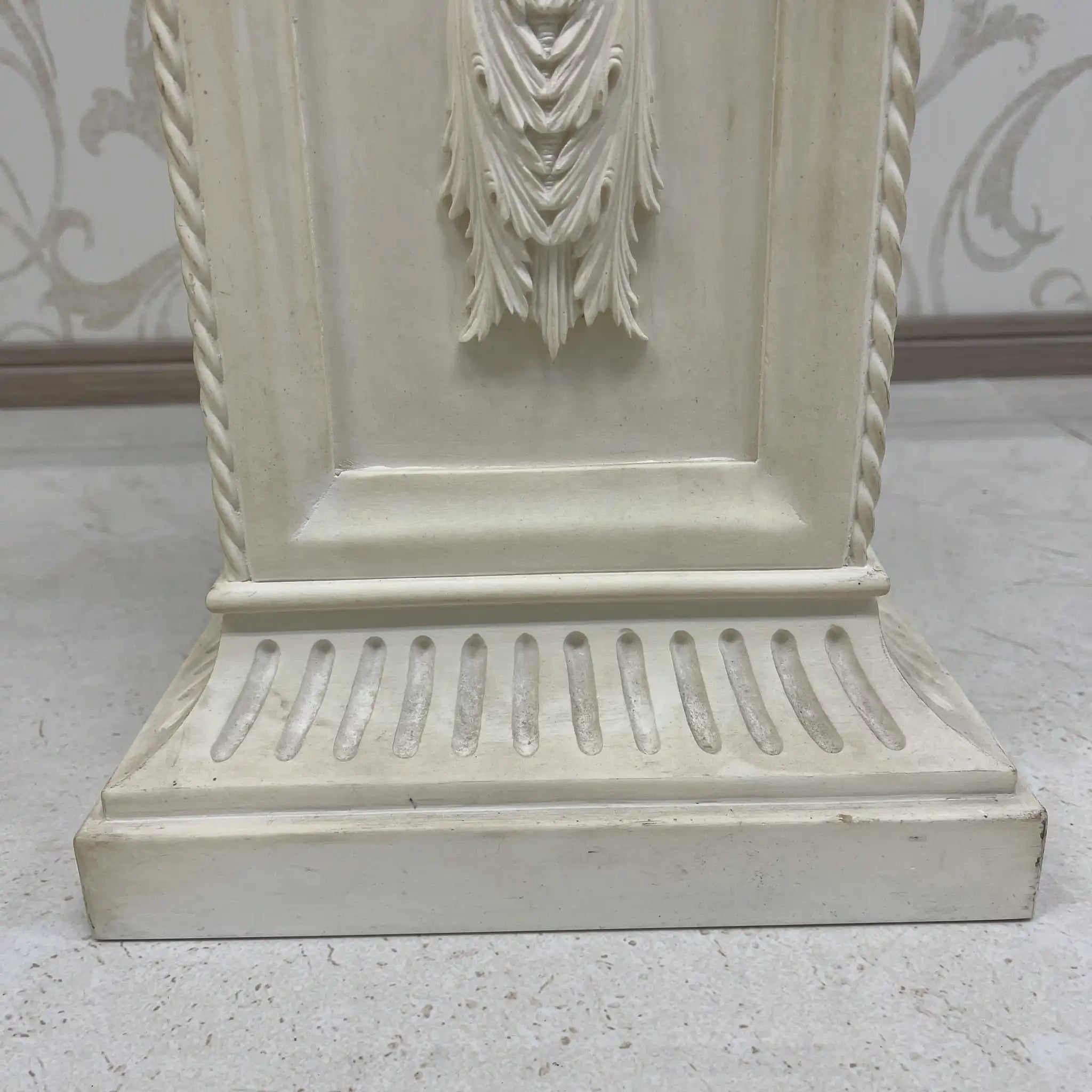 [Vintage] Flower stand / Prof. BESSI / 20th century / Stone light / Italy / Marble powder composite, acanthus relief