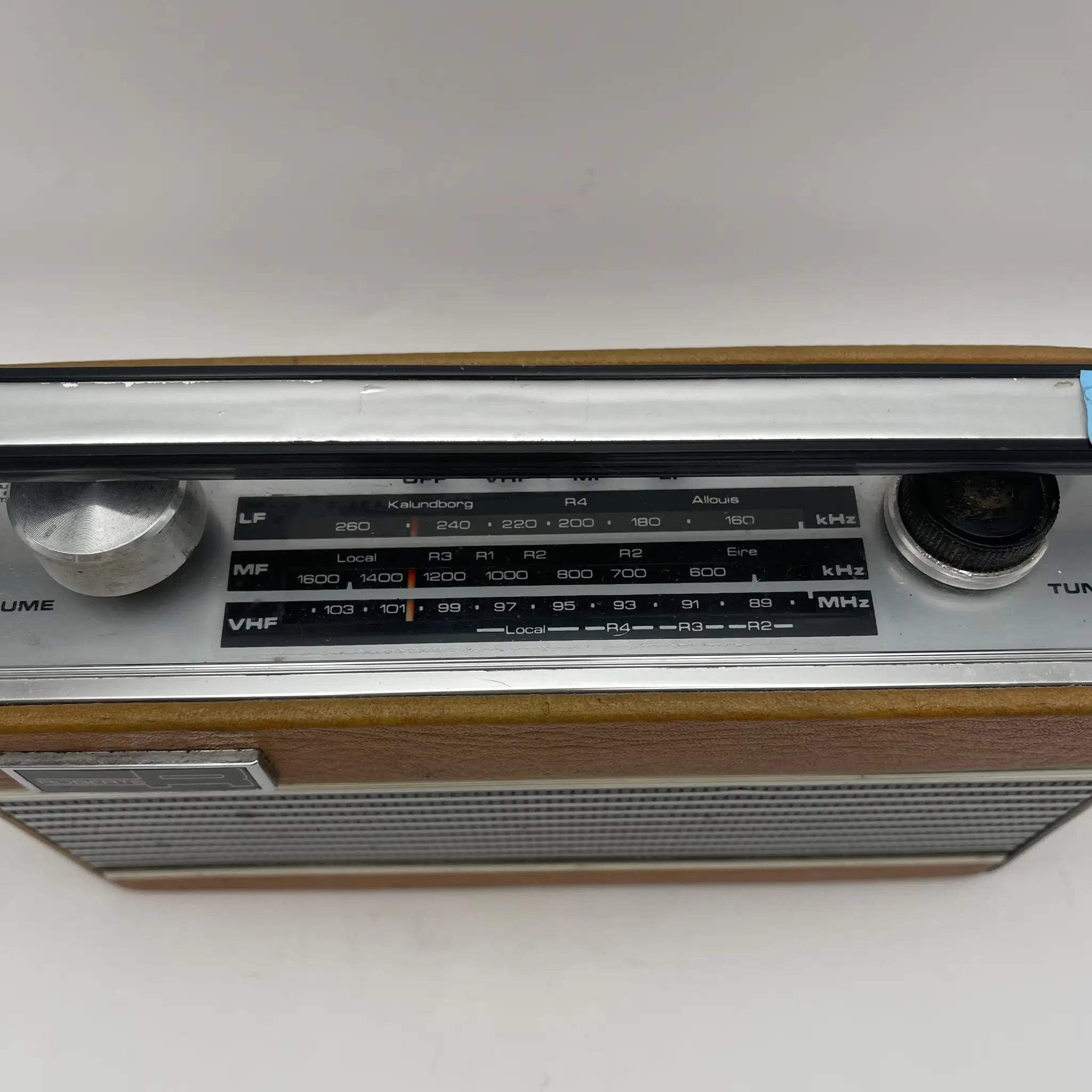 [Vintage] Portable radio / Robert's Radio / RT22 / England / Rotating base, leatherette cabinet