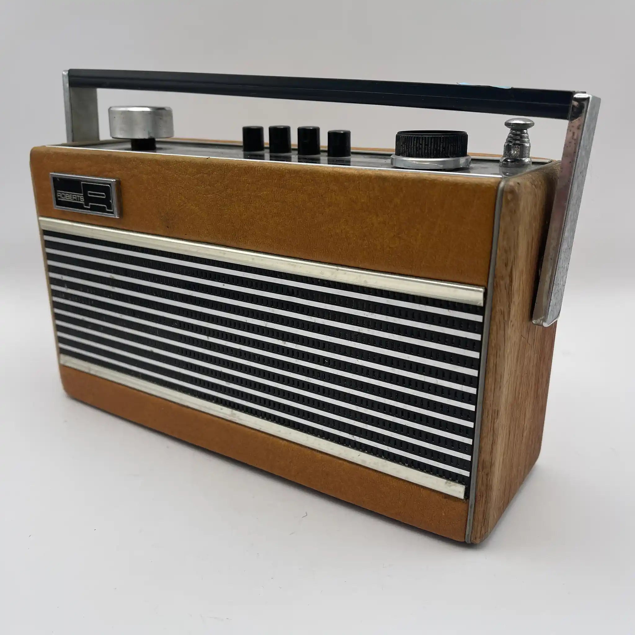 [Vintage] Portable radio / Robert's Radio / RT22 / England / Rotating base, leatherette cabinet