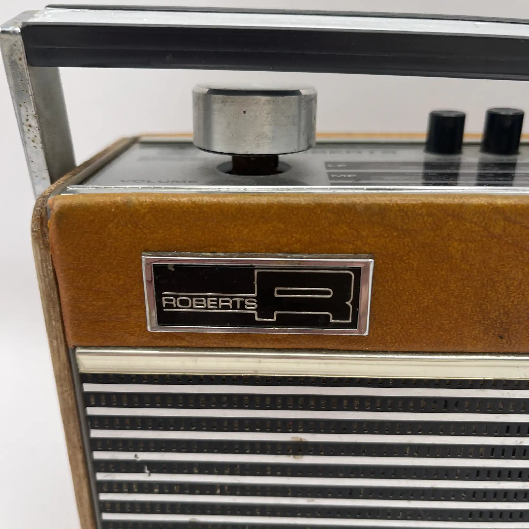 [Vintage] Portable radio / Robert's Radio / RT22 / England / Rotating base, leatherette cabinet